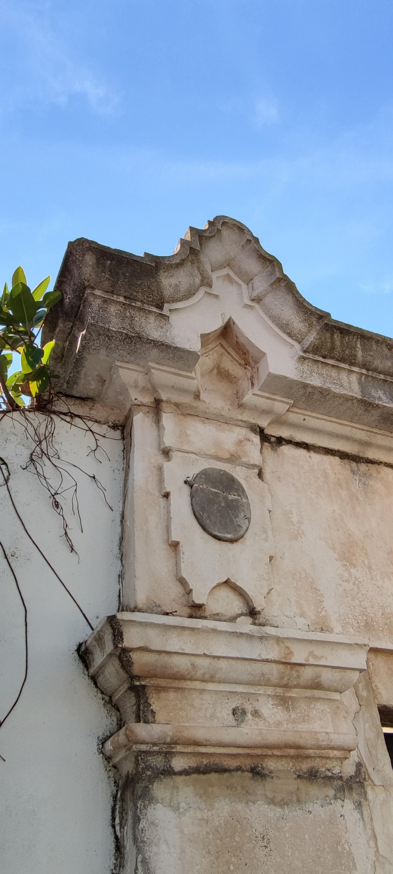 18th Century Spanish Limestone Stately Entrance Surround 3