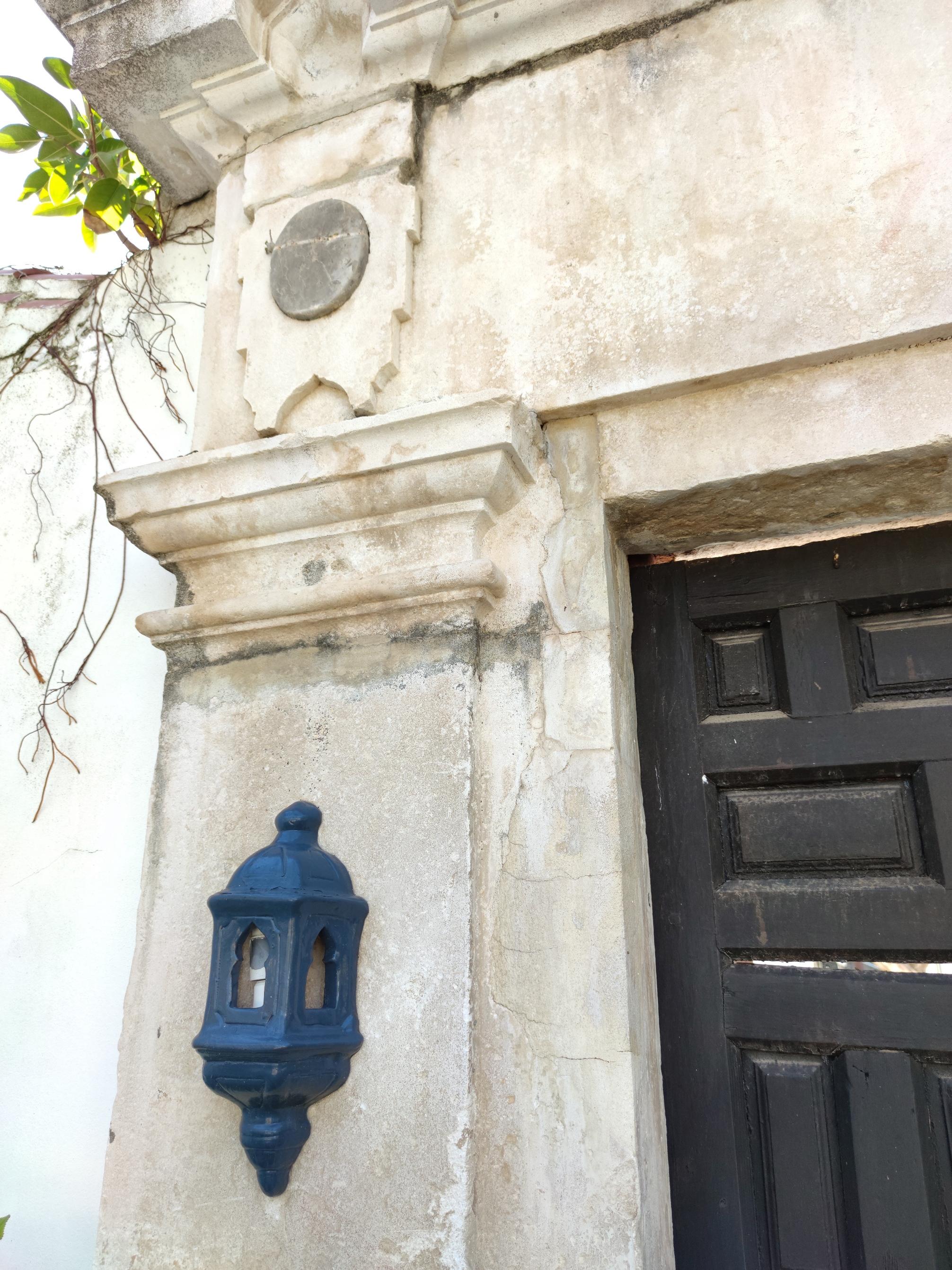 18th Century Spanish Limestone Stately Entrance Surround In Good Condition In Marbella, ES