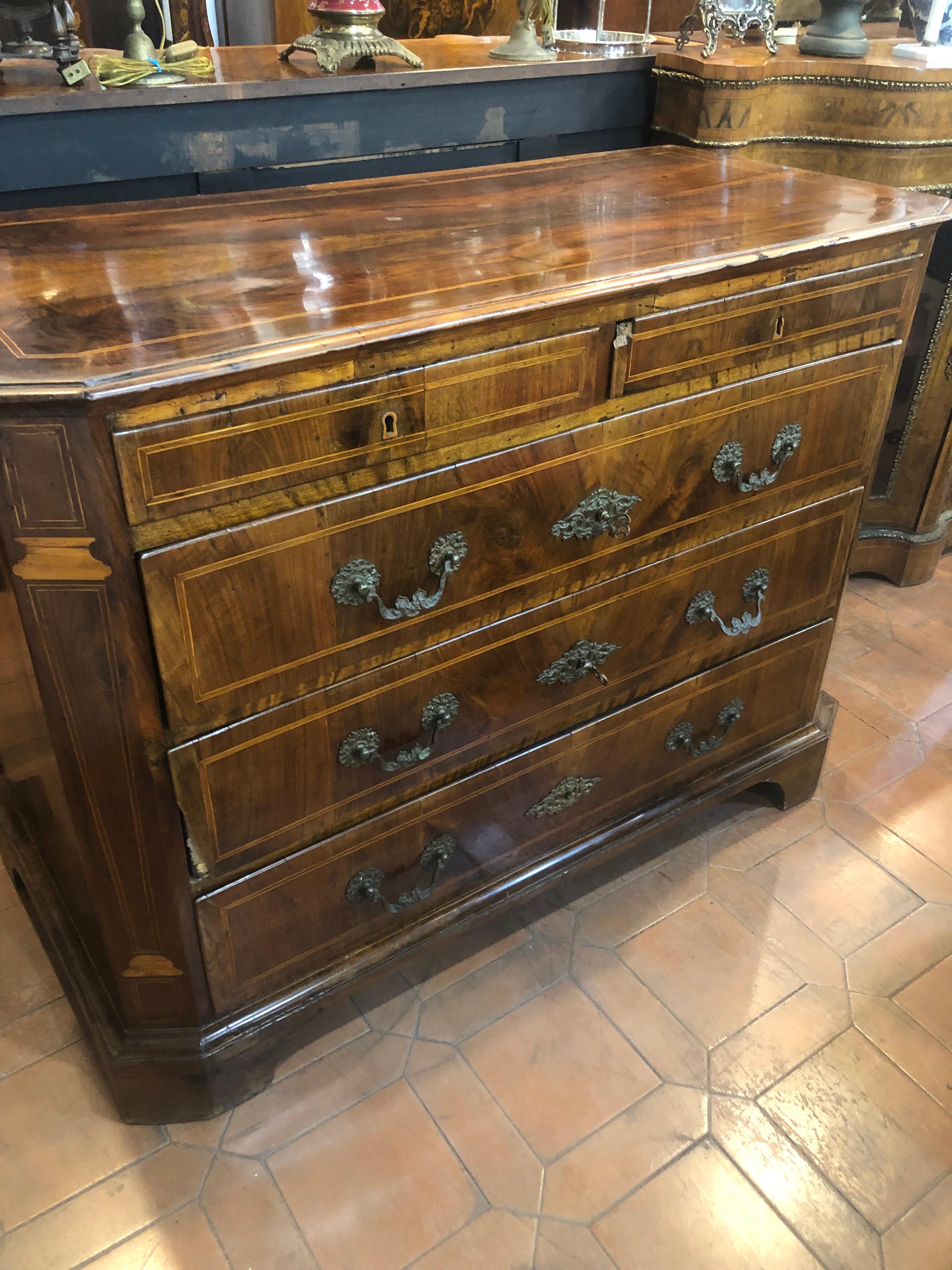 18th Century Spanish Louis XVI Walnut Chest of Drawers Inlay, 1780s In Good Condition In Roma, RM