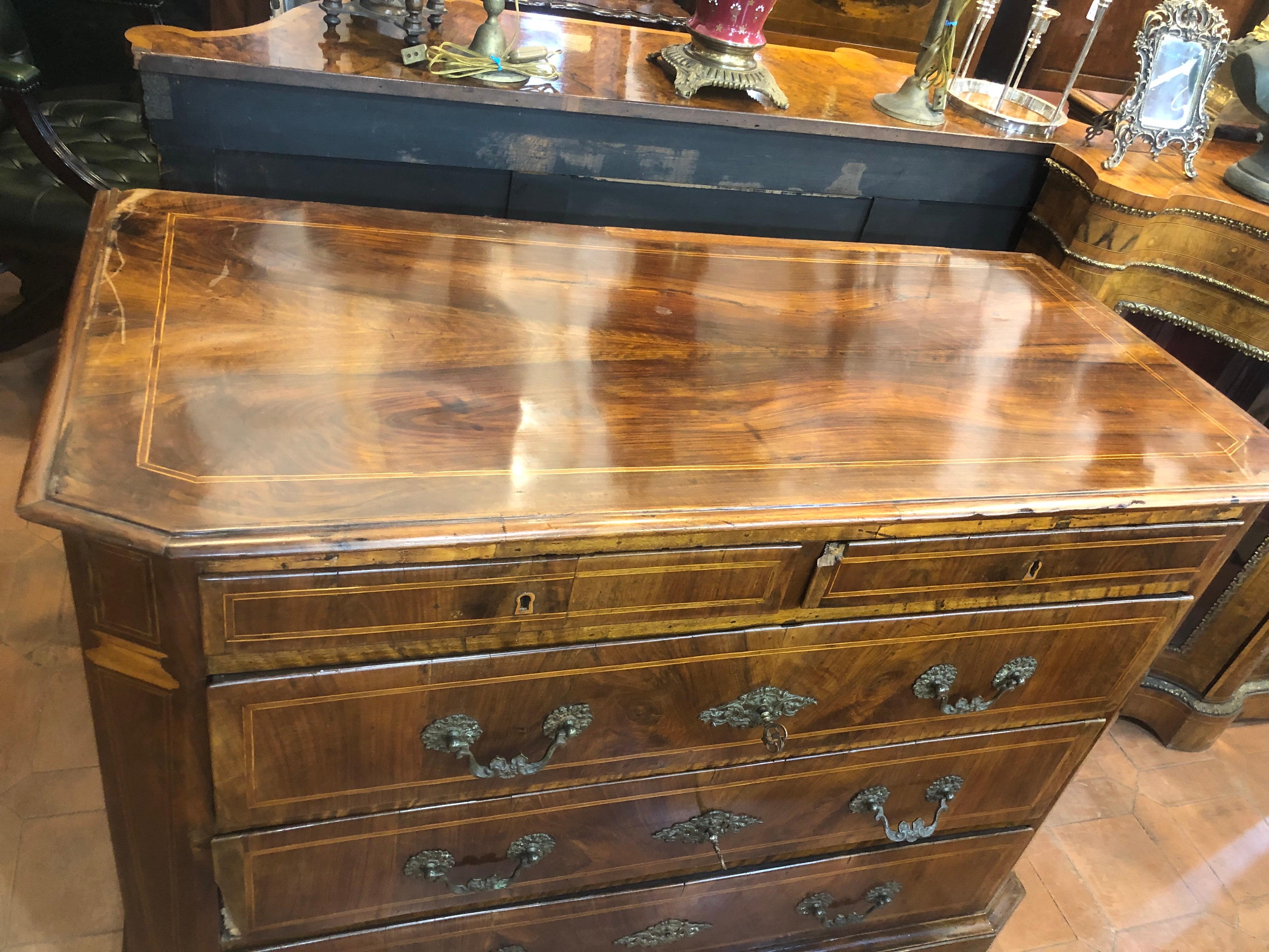 18th Century Spanish Louis XVI Walnut Chest of Drawers Inlay, 1780s 1