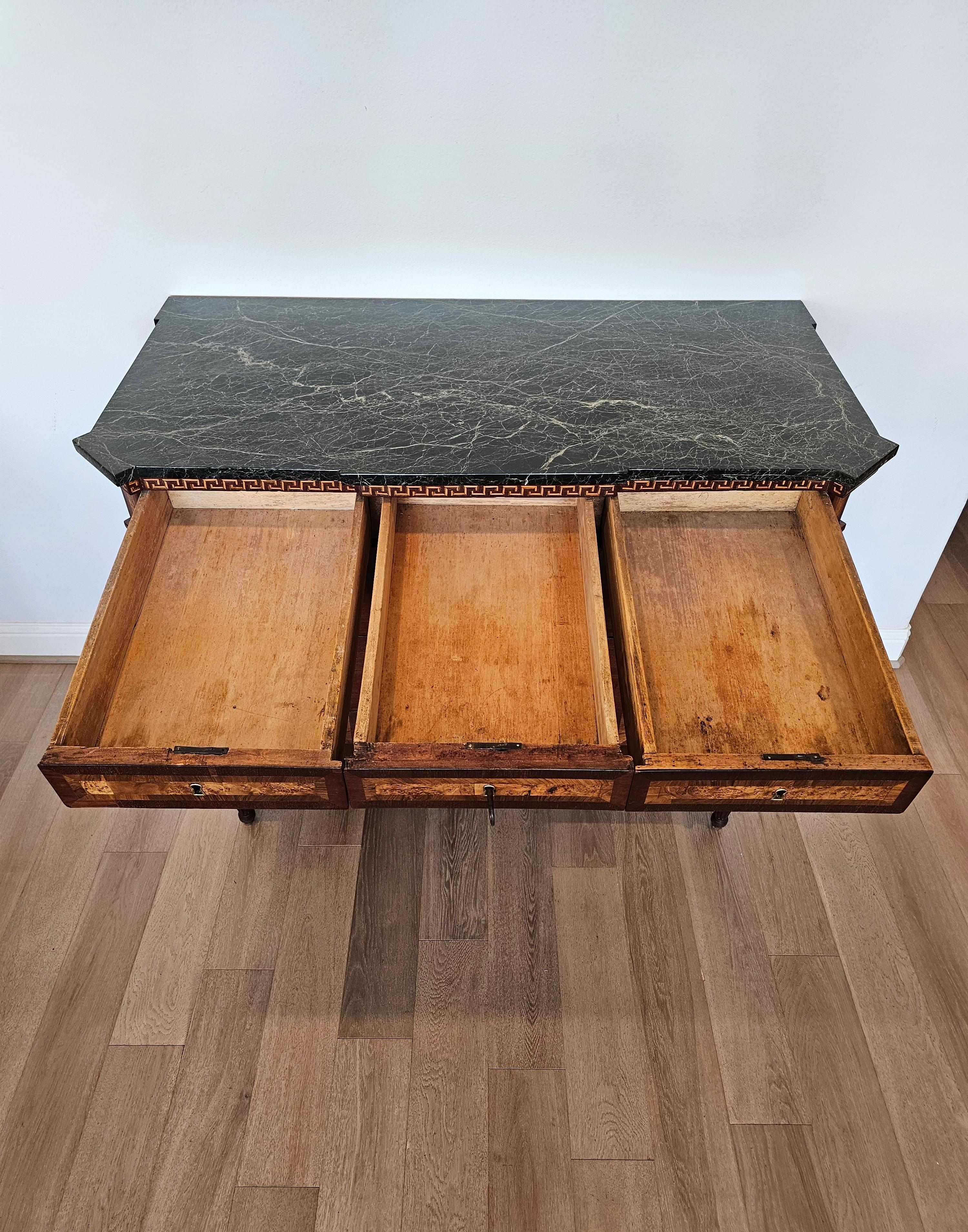 18th Century Spanish Neo-classical Mahogany Marquetry Chest Of Drawers Commode 4