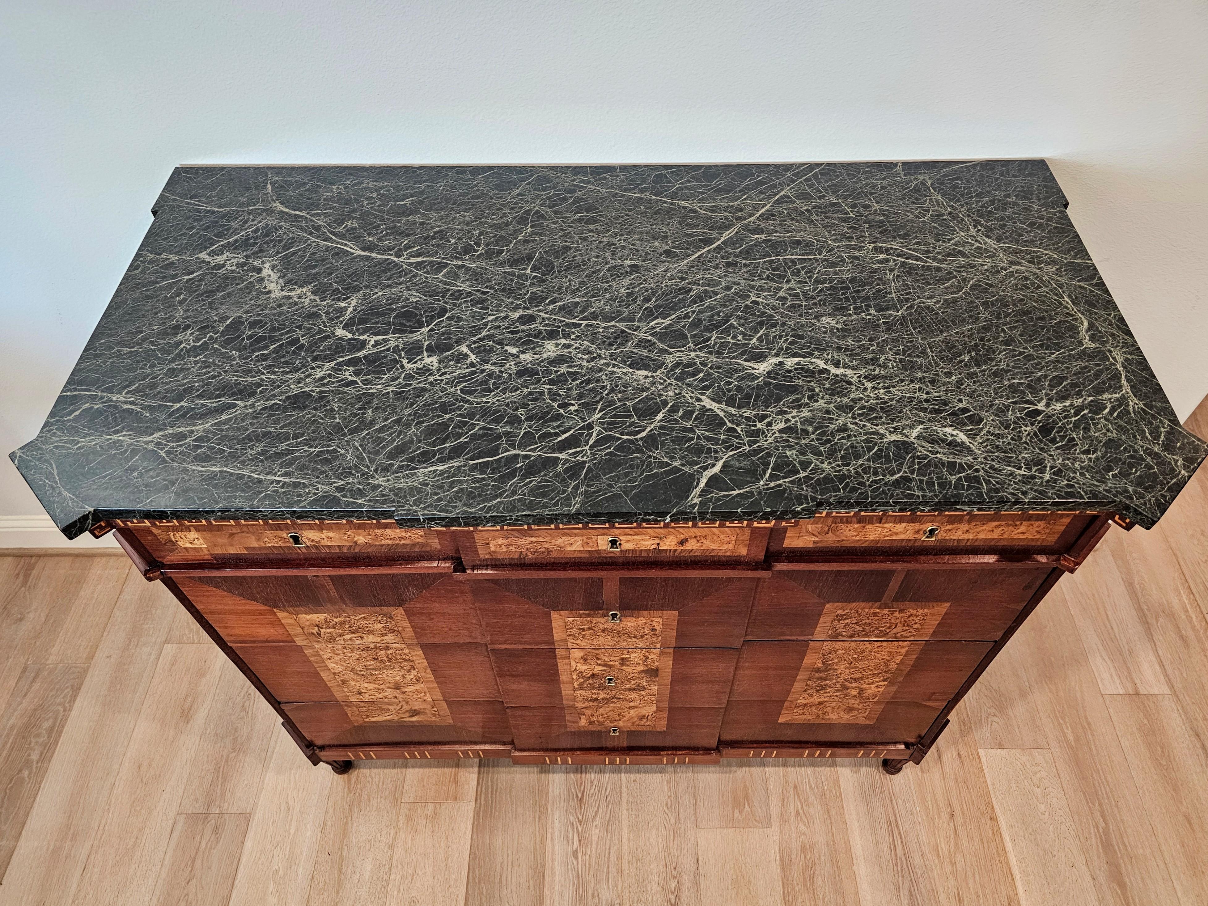 Neoclassical 18th Century Spanish Neo-classical Mahogany Marquetry Chest Of Drawers Commode