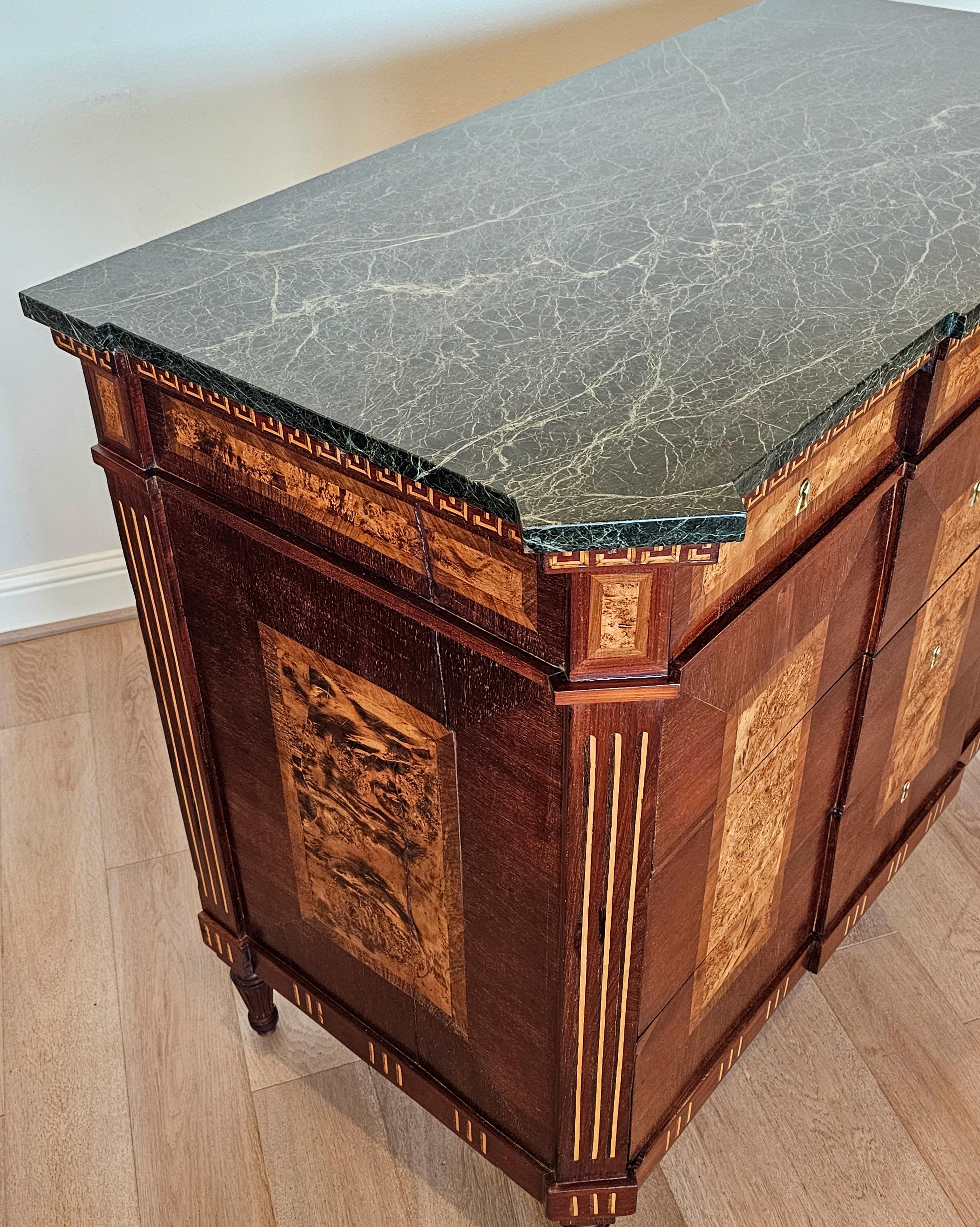 18th Century Spanish Neo-classical Mahogany Marquetry Chest Of Drawers Commode In Good Condition In Forney, TX