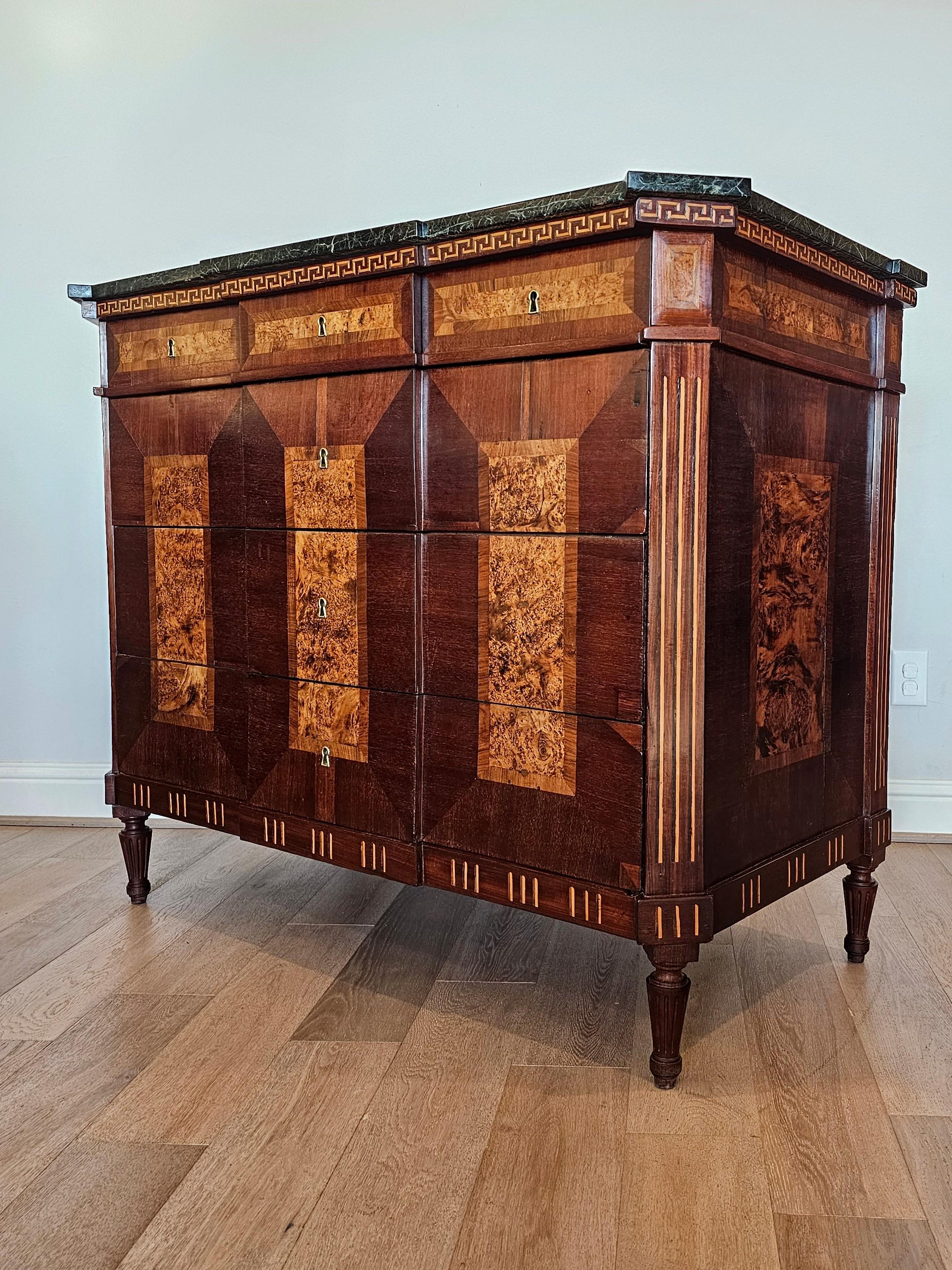 18th Century Spanish Neo-classical Mahogany Marquetry Chest Of Drawers Commode 1