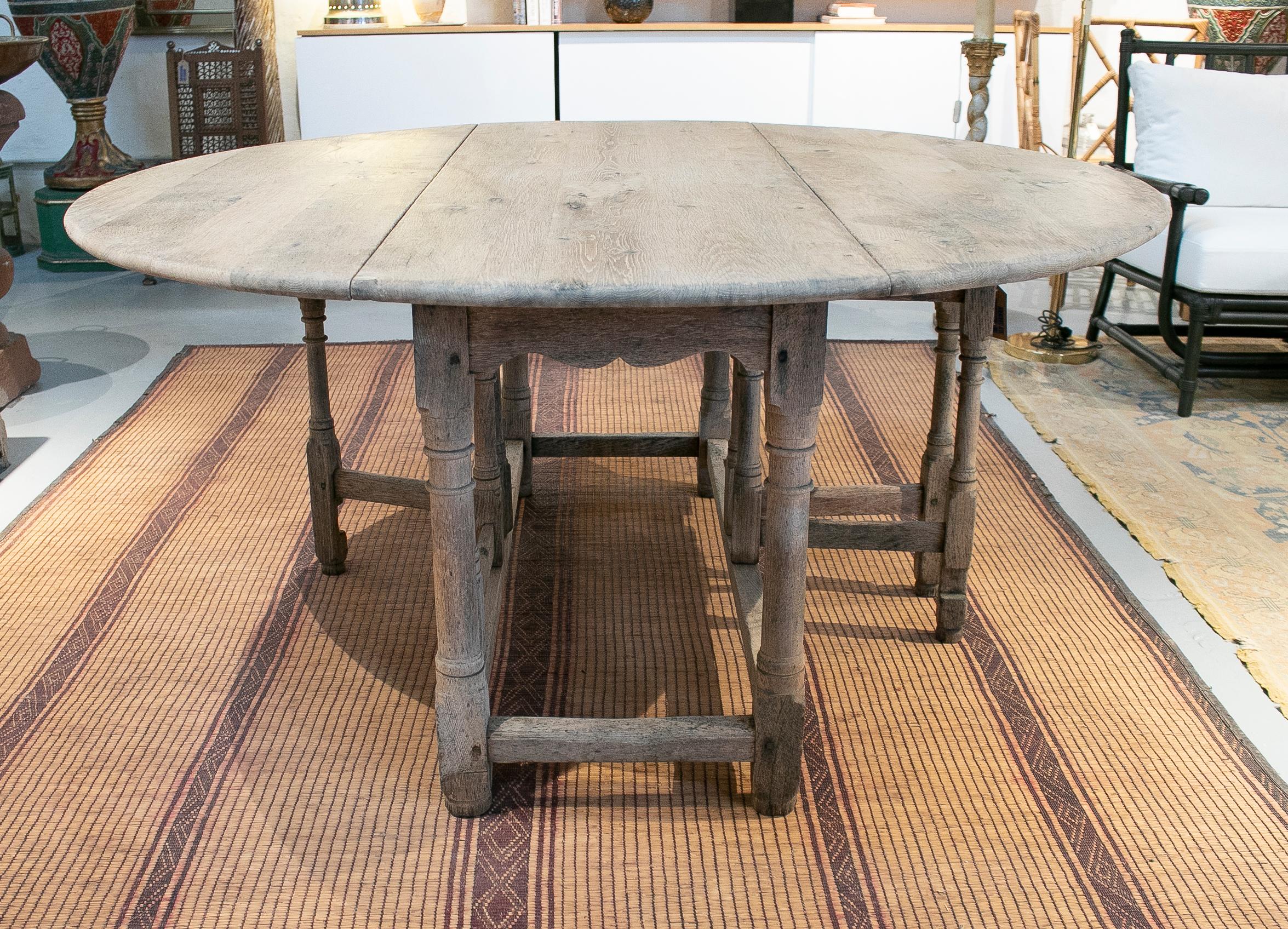 18th Century Spanish Oak Round Folding Table 6