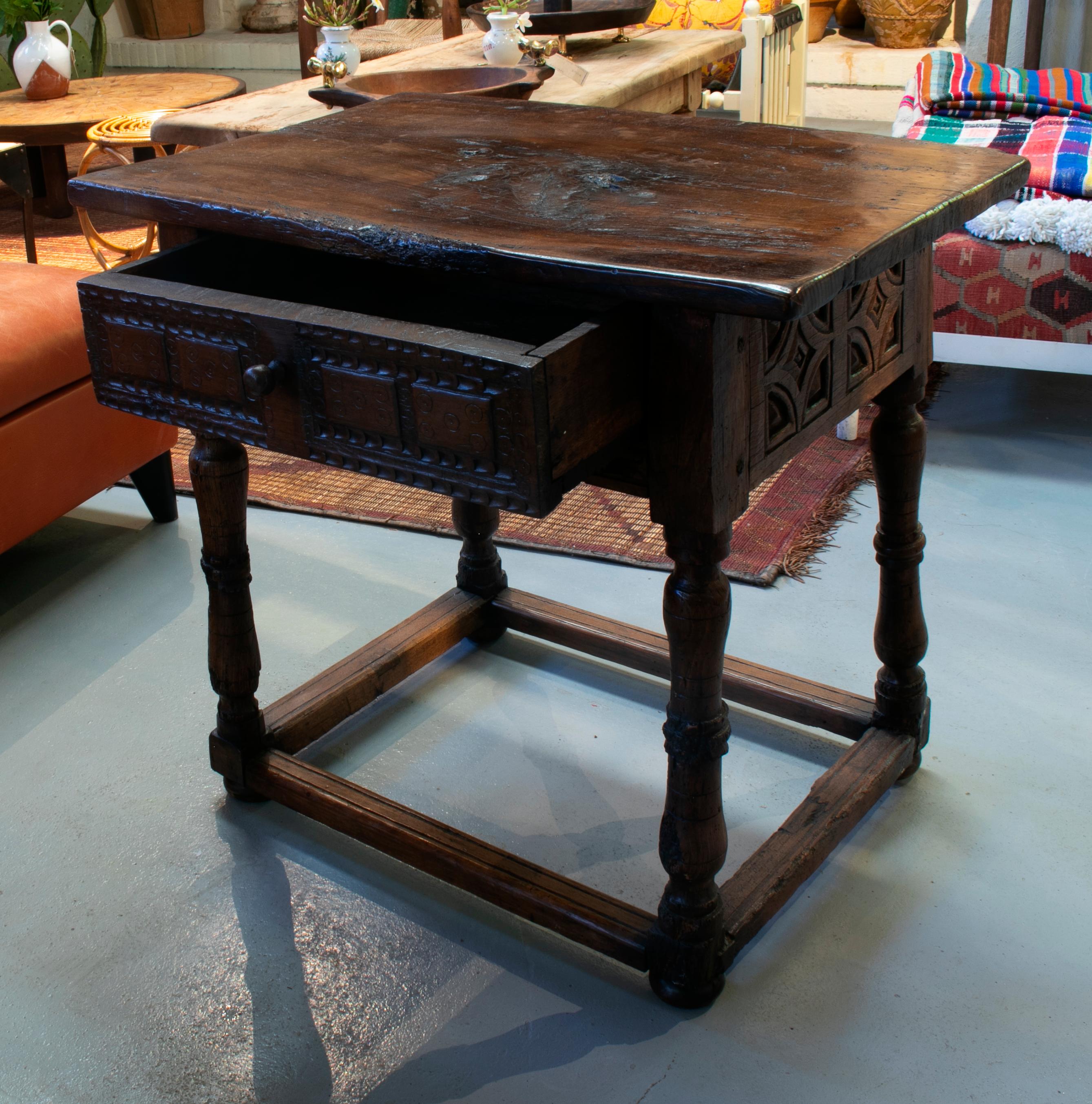 18th Century Spanish One-Drawer Walnut Table 1