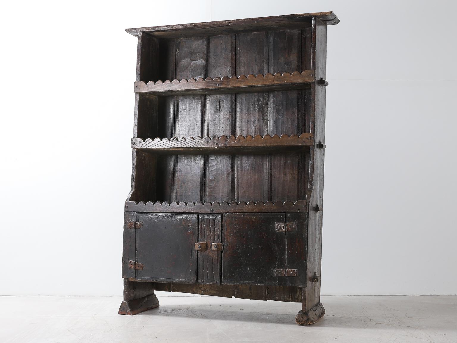18th Century Spanish Open Oak Dresser In Good Condition In London, Charterhouse Square