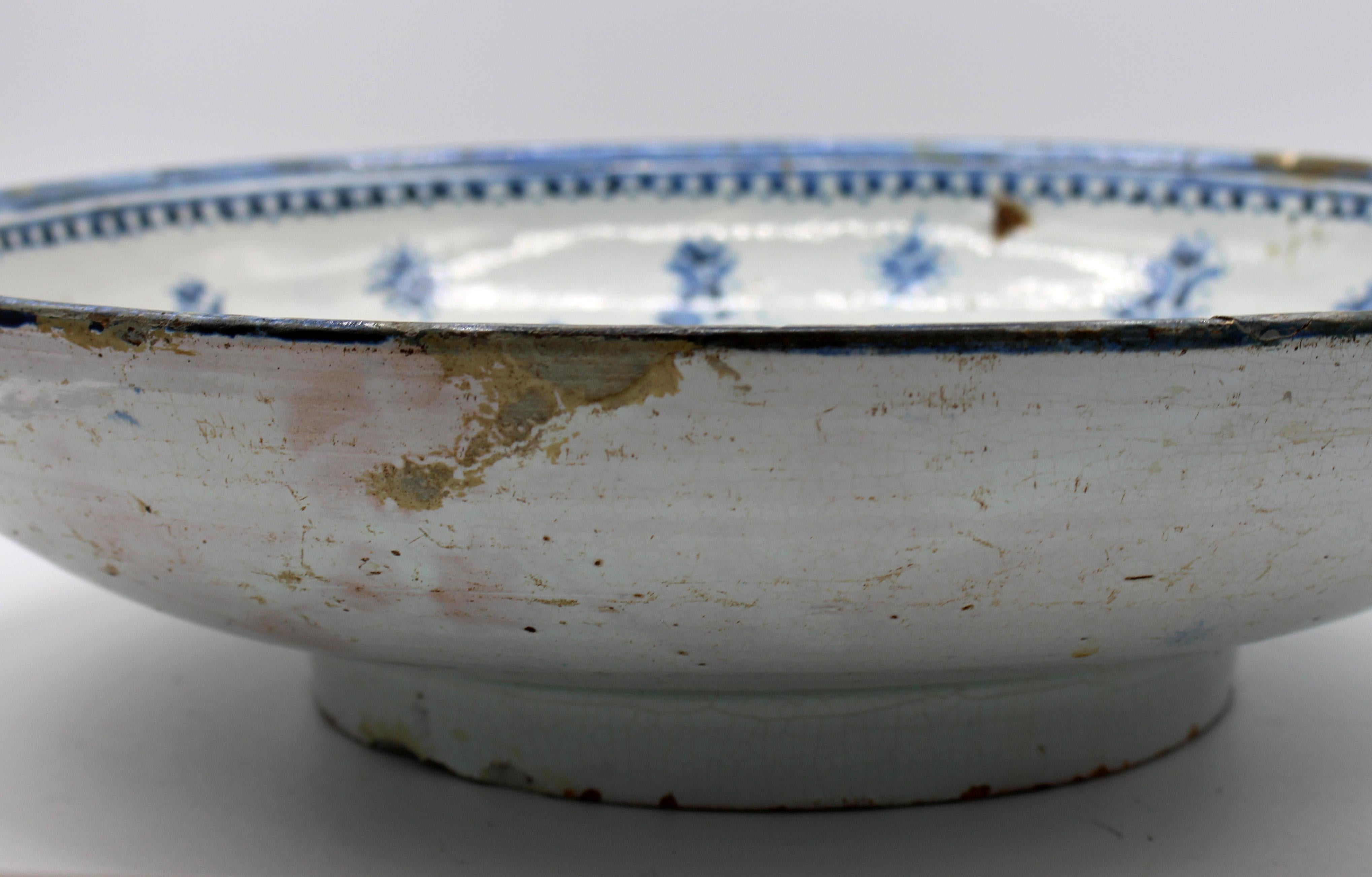 Ceramic 18th Century Spanish or North African Faience Deep Bowl For Sale