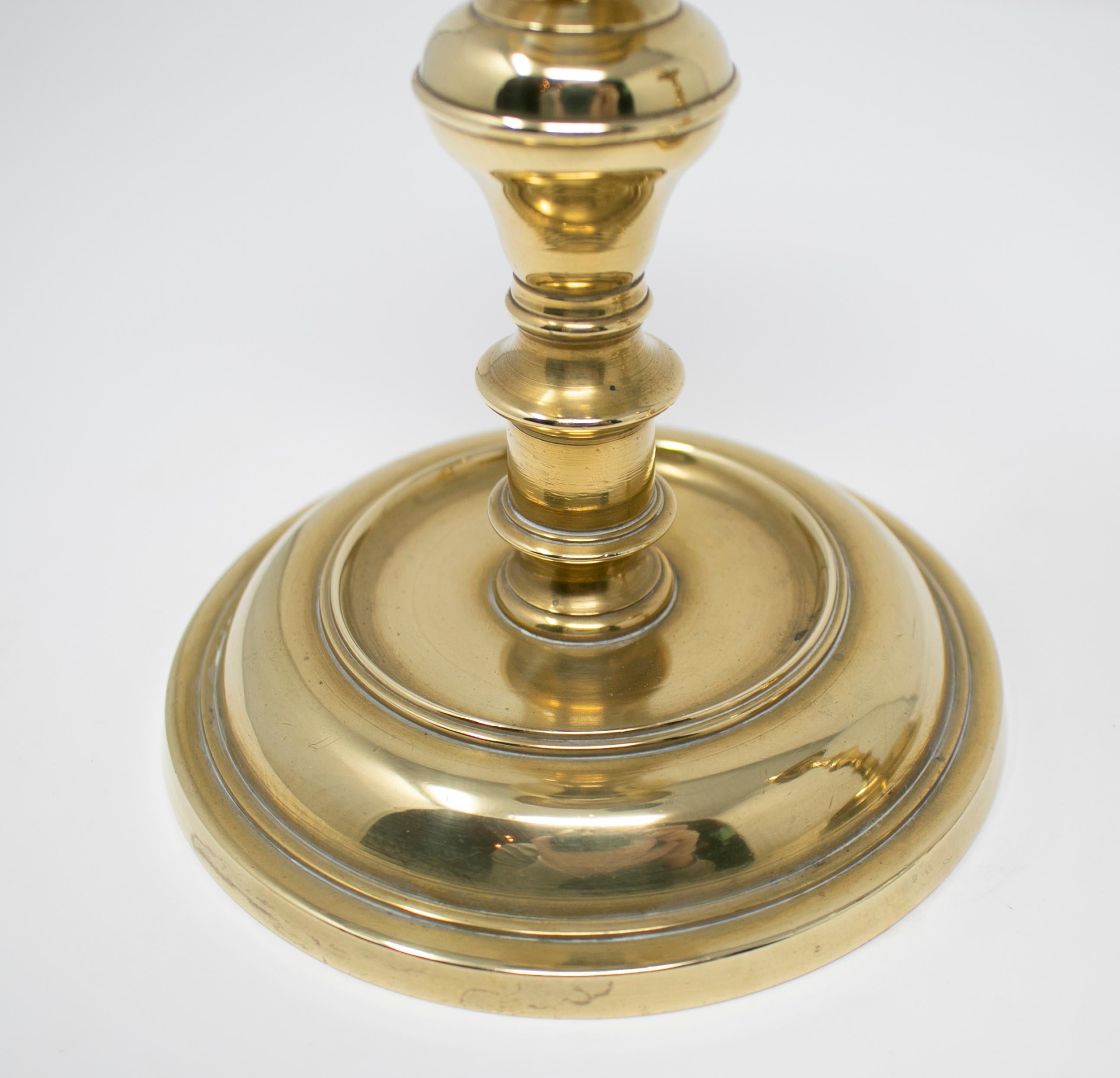 Coppia di candelieri in bronzo spagnoli del XVIII secolo in vendita 2
