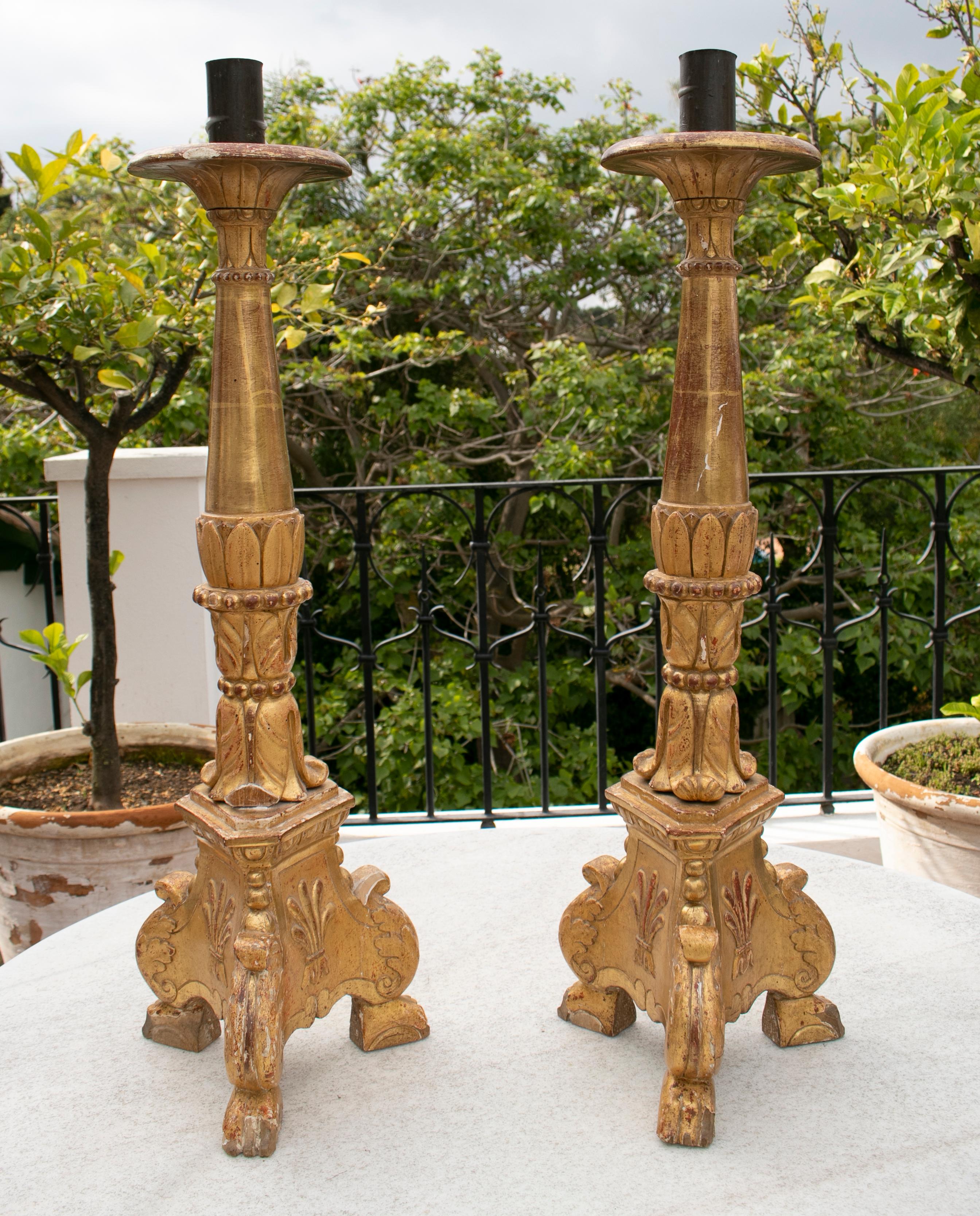 18th Century Spanish Pair of Giltwood Candlesticks In Good Condition For Sale In Marbella, ES