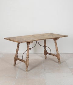 Table centrale en pin espagnol du XVIIIe siècle