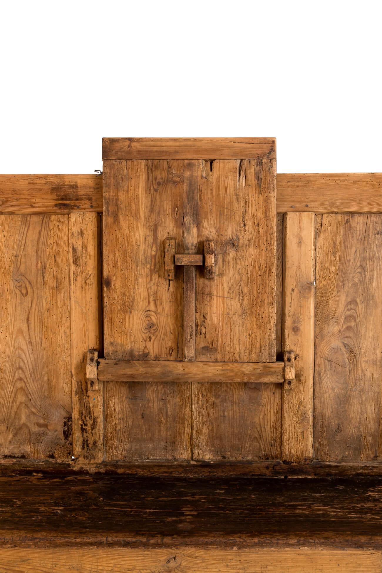 Hand-Crafted 18th Century Spanish Pine Settle For Sale