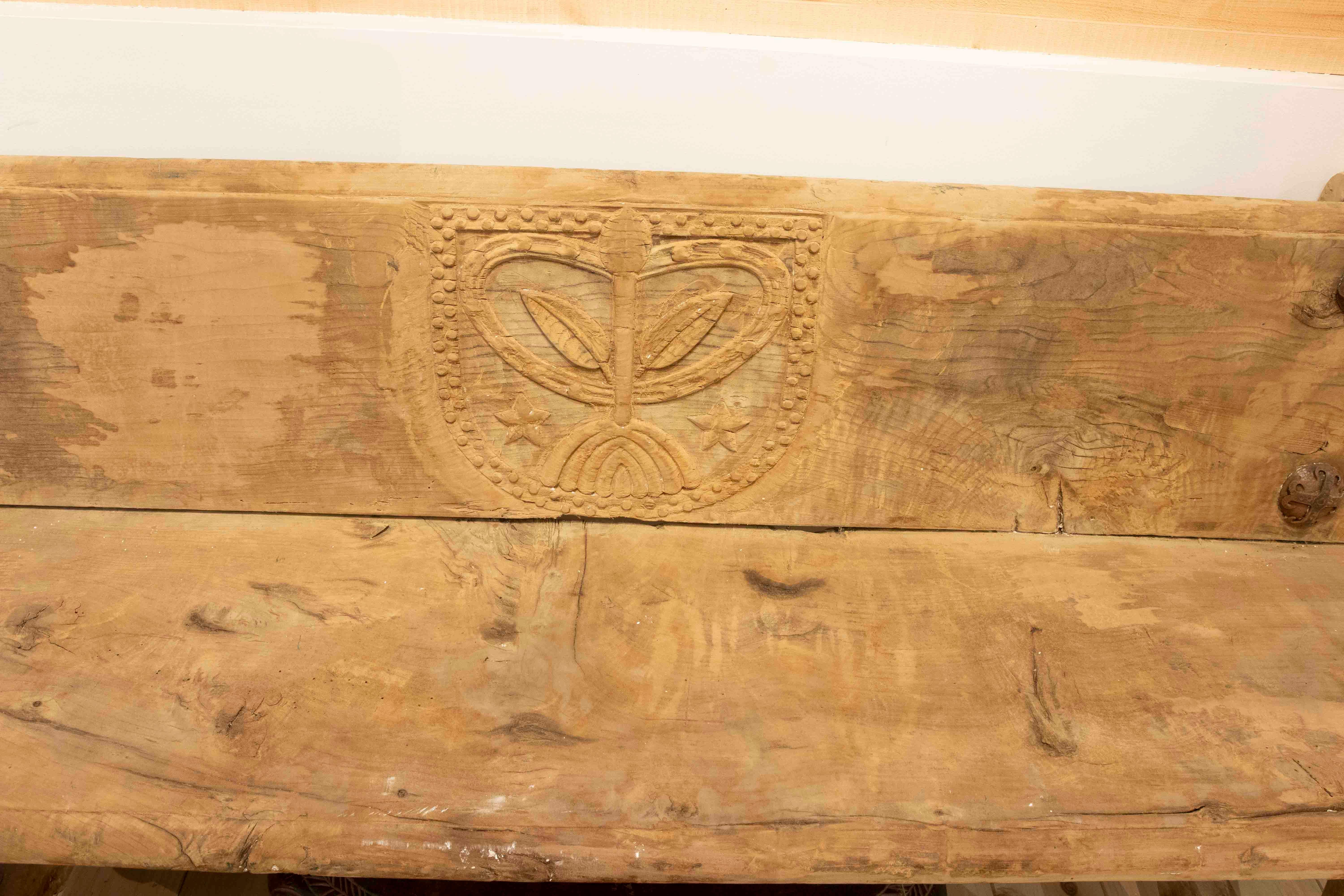 18th century Spanish Pine Wood Bench from a Church with Iron Nails In Good Condition For Sale In Marbella, ES