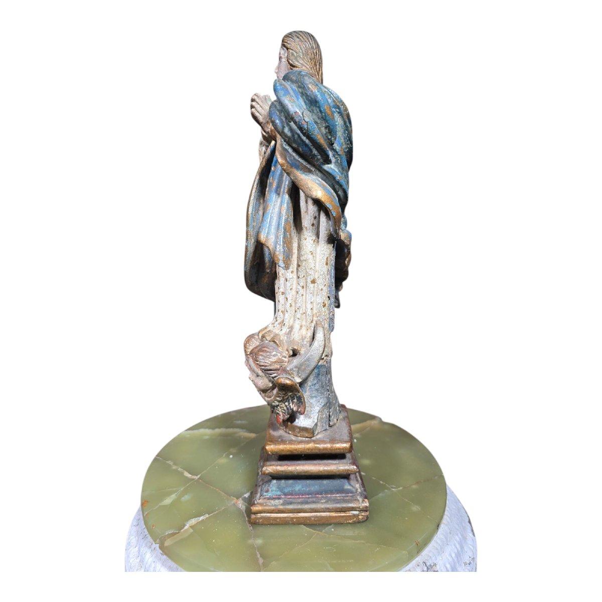 Espagnol Sculpture espagnole en bois polychrome du XVIIIe siècle représentant la Vierge Immaculée en vente