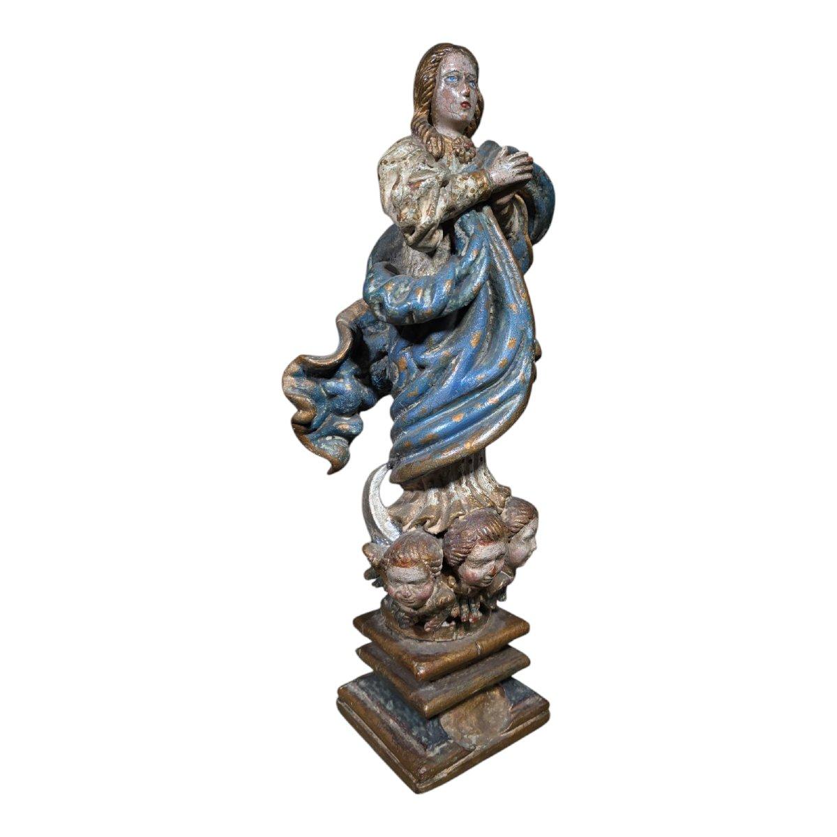 Polychromé Sculpture espagnole en bois polychrome du XVIIIe siècle représentant la Vierge Immaculée en vente