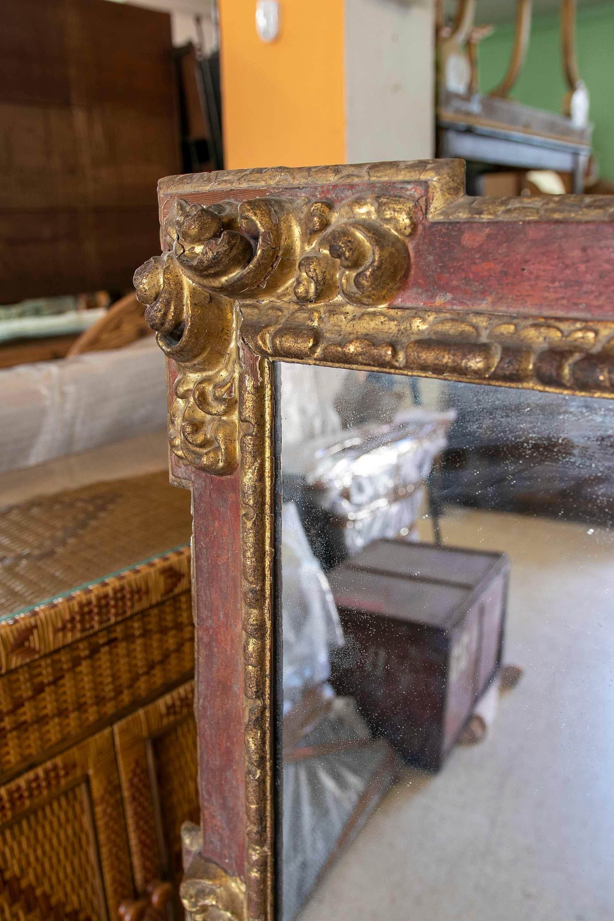 18th Century Spanish Polychrome Wooden Mirror Decorated with  Gold Rocailles In Good Condition For Sale In Marbella, ES