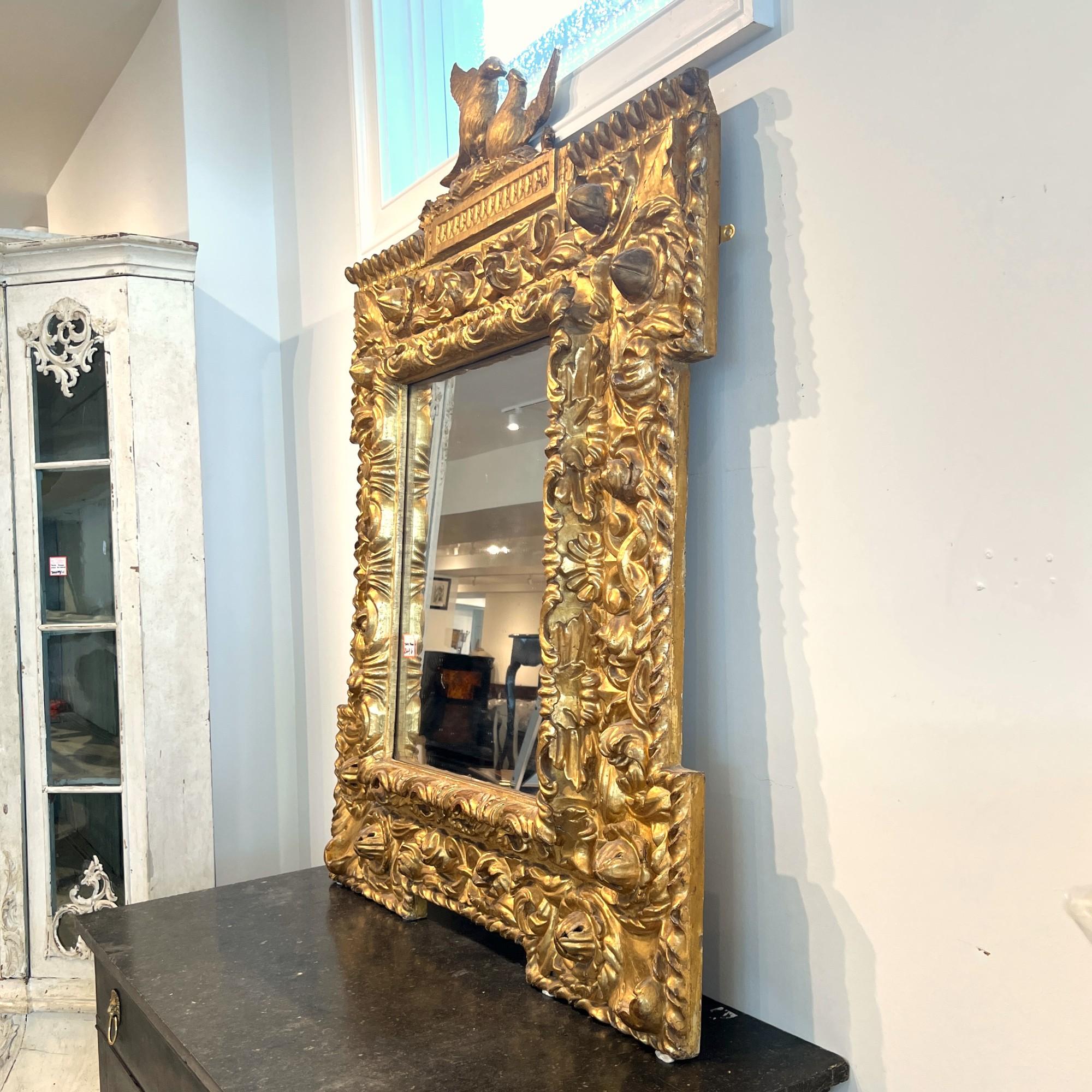 Specchio dorato Luigi XIV/XV spagnolo del XVIII secolo, raro e antico In condizioni discrete in vendita a New Orleans, LA