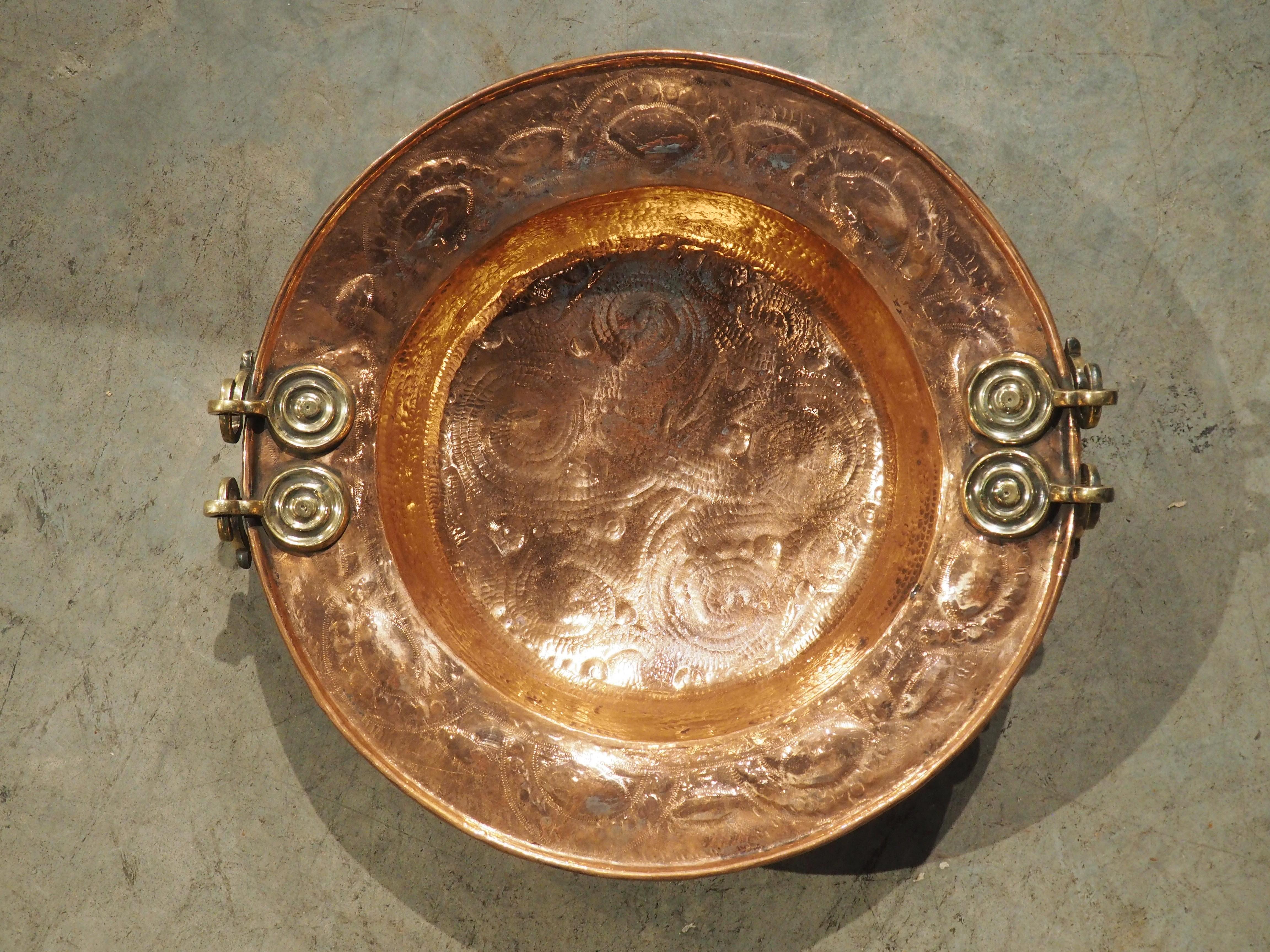 Bol à brasero en cuivre et laiton repoussé espagnol du 18e siècle Bon état - En vente à Dallas, TX