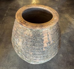 Jarra española del siglo XVIII de Sestrica para guardar aceitunas, con pátina natural