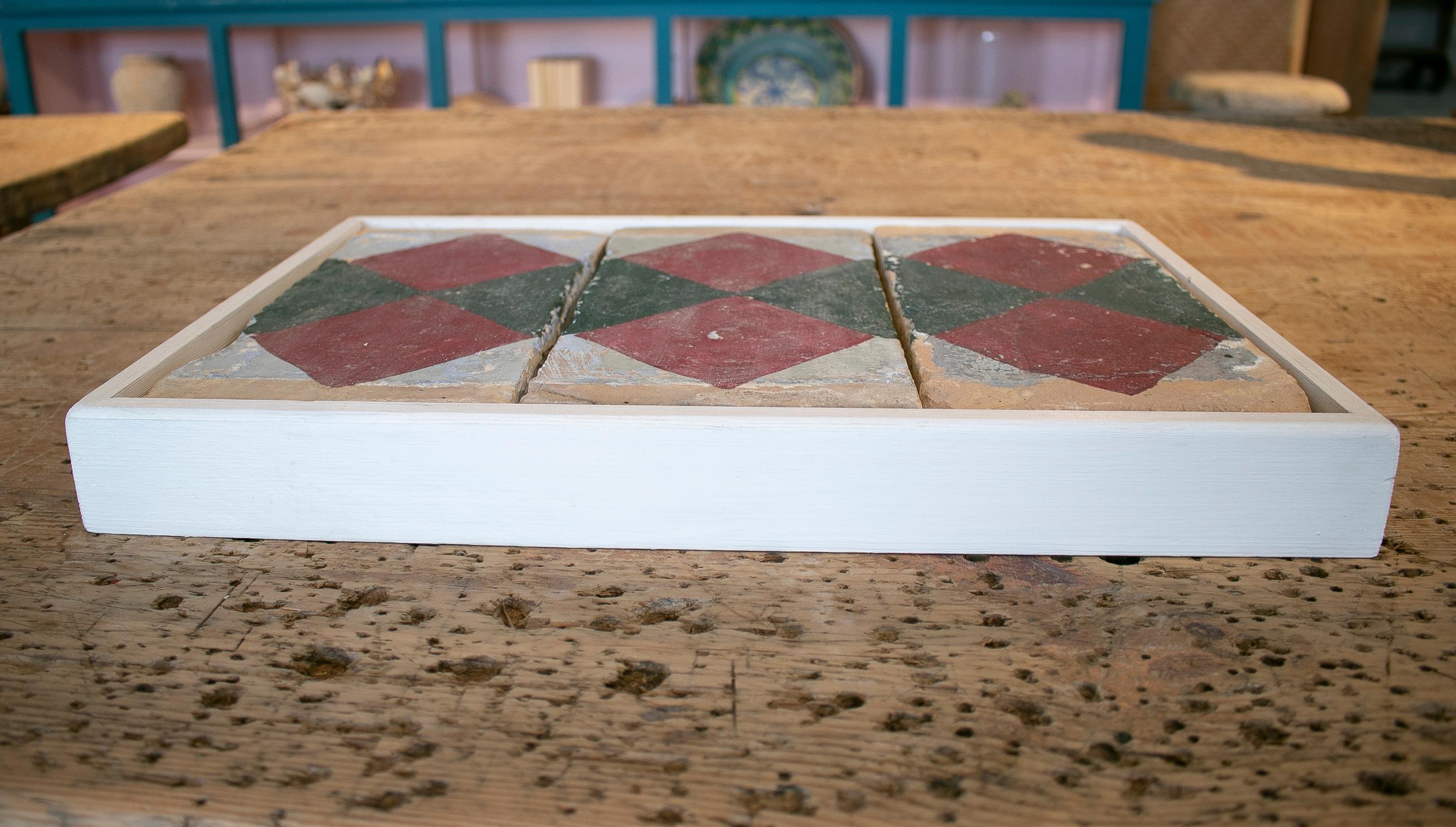 18th Century Spanish Set of 3 Hand Painted Ceramic Terracotta Tiles In Good Condition In Marbella, ES