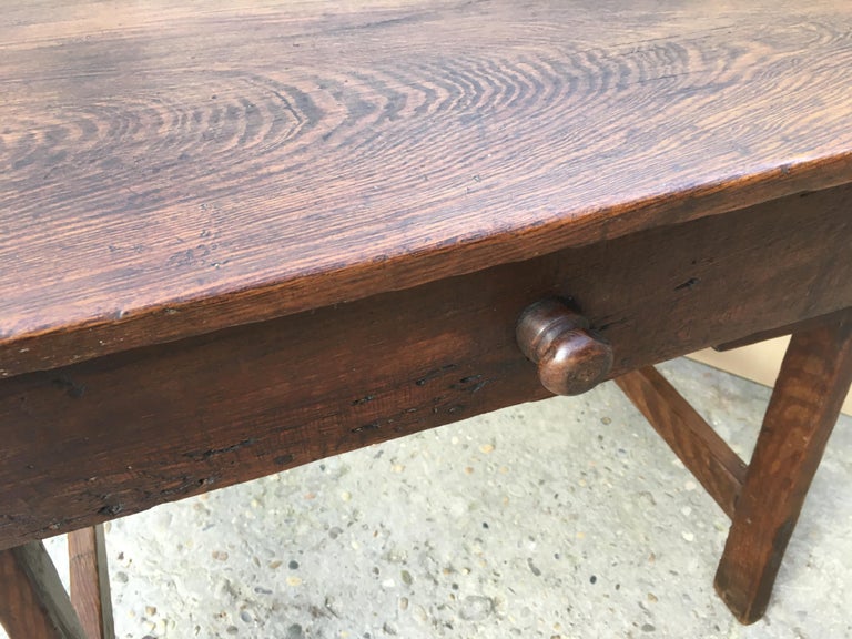 18th Century Rustic Spanish Side or Coffee Table In Good Condition For Sale In Arles, FR