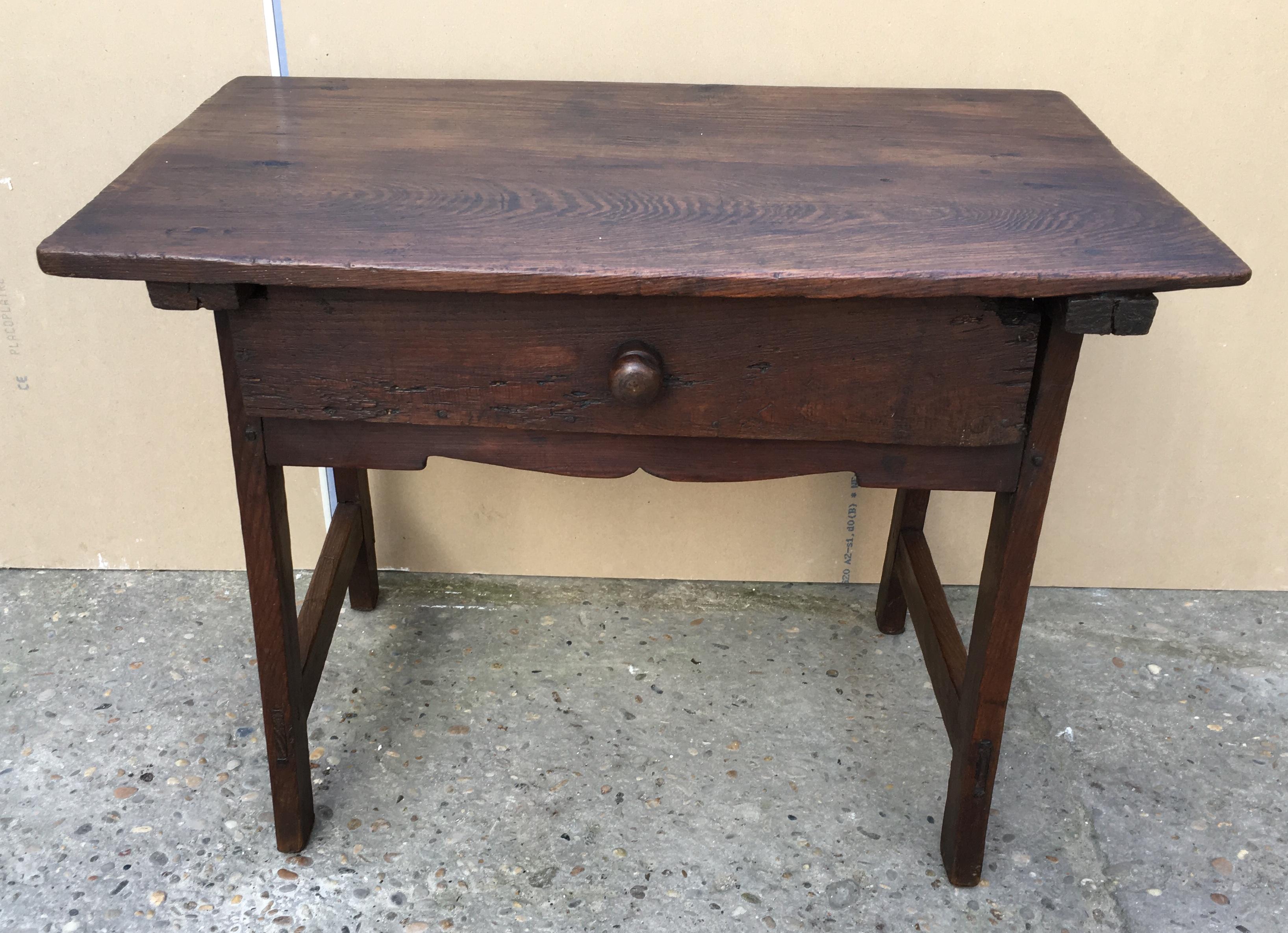 18th Century Rustic Spanish Side Coffee or Cocktail Table In Good Condition In Miami, FL