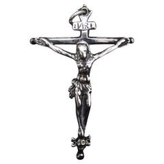 Crucifijo español de plata del siglo XVIII