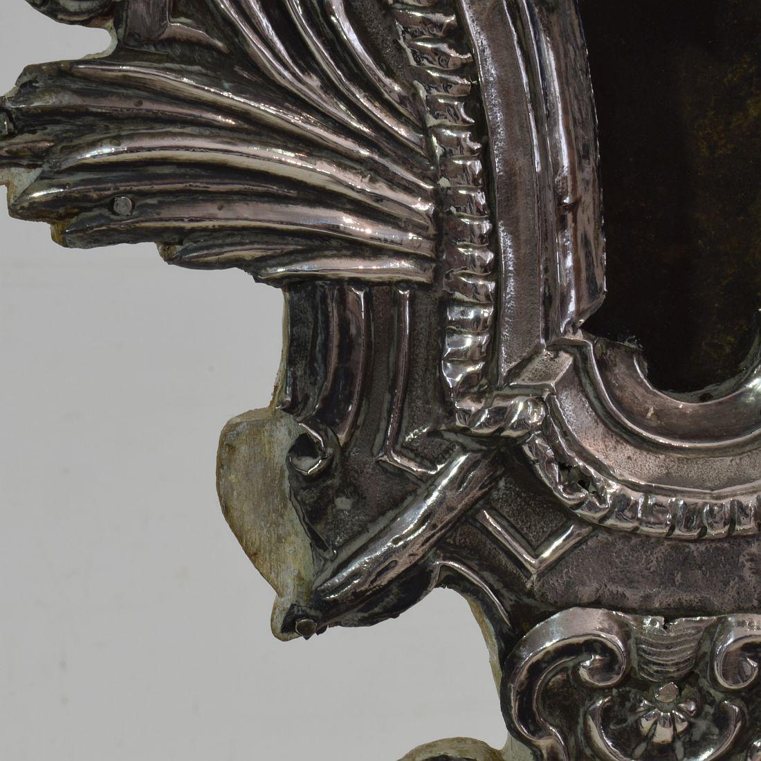 Spanisches Barockreliquary aus Silber auf Holz aus dem 18. Jahrhundert im Angebot 12