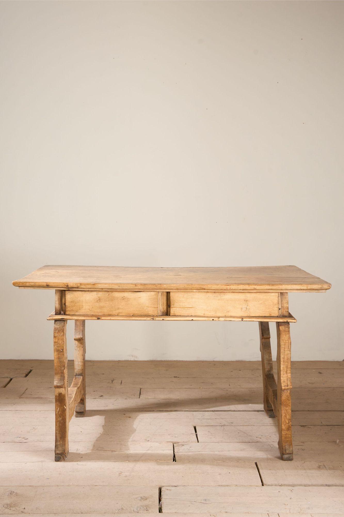 18th Century Spanish Single plank walnut table For Sale 9