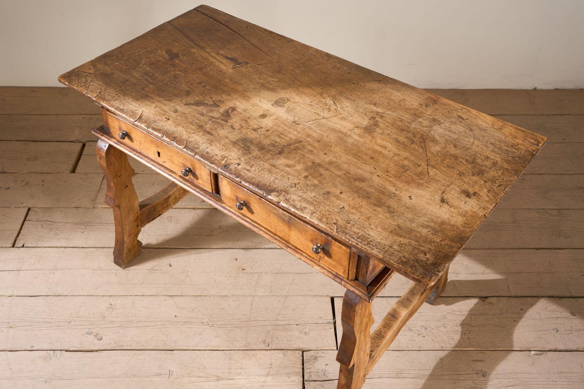 18th Century Spanish Single plank walnut table In Good Condition For Sale In Malton, GB