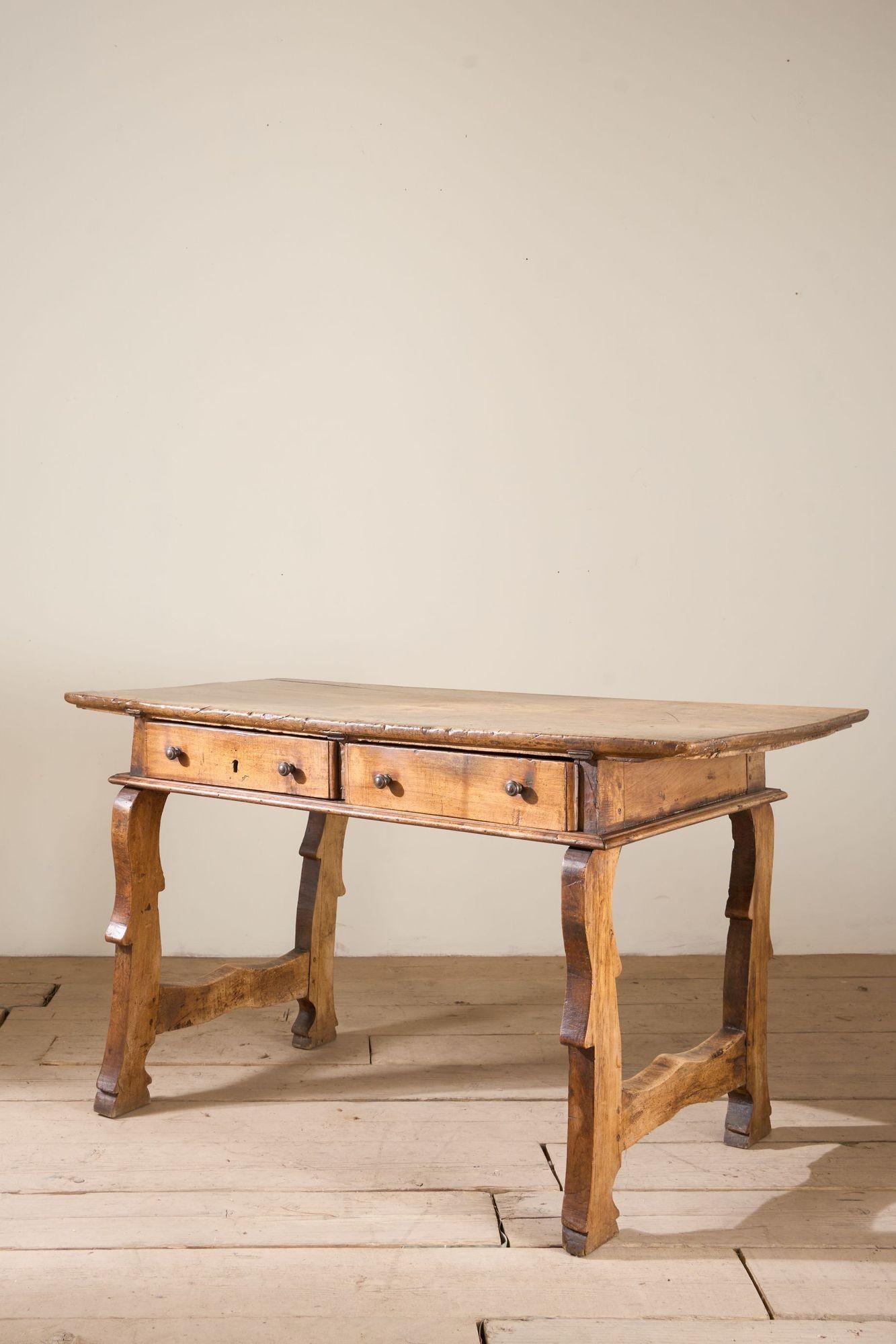 18th Century Spanish Single plank walnut table For Sale 3