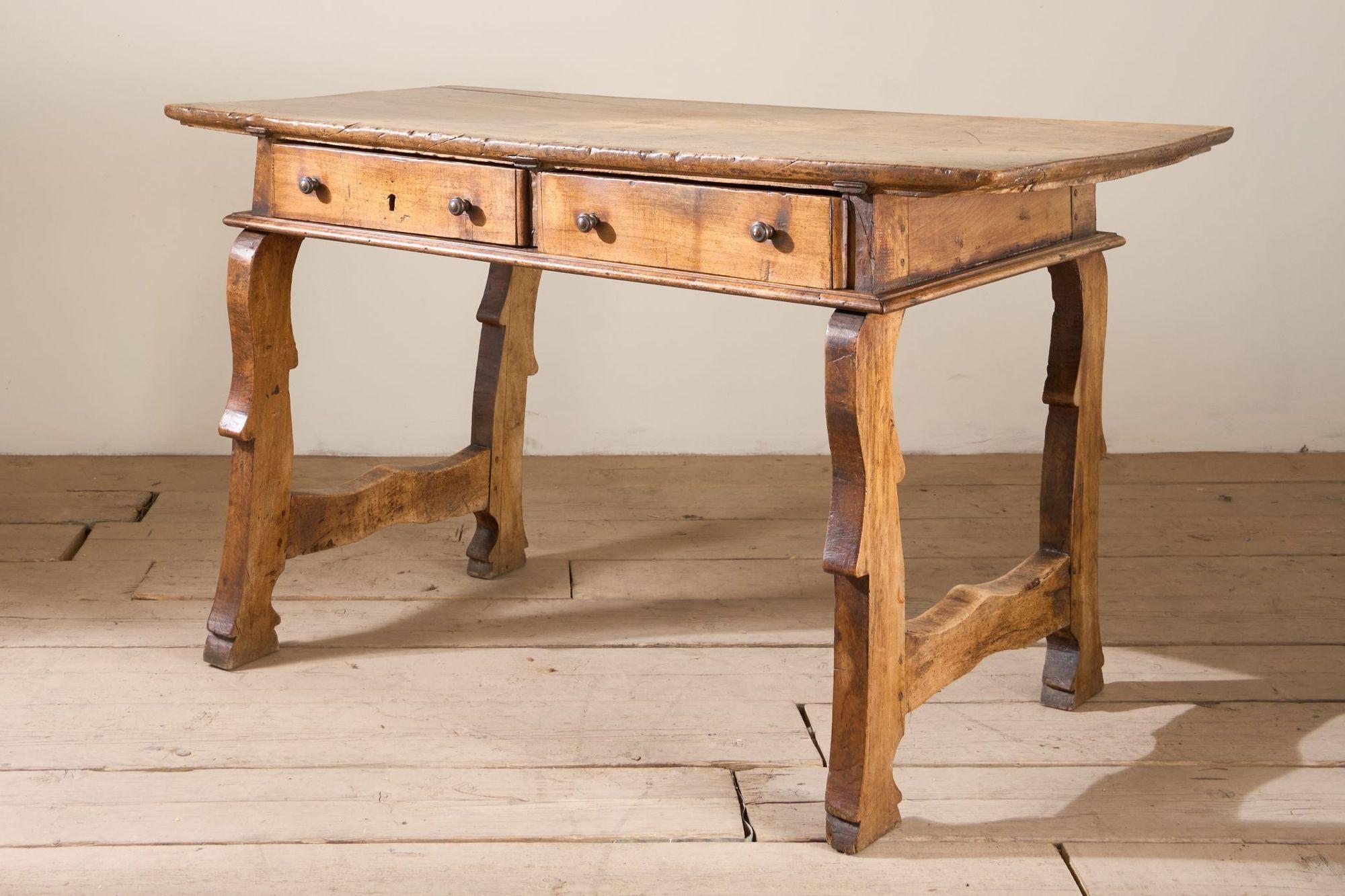 18th Century Spanish Single plank walnut table For Sale 4