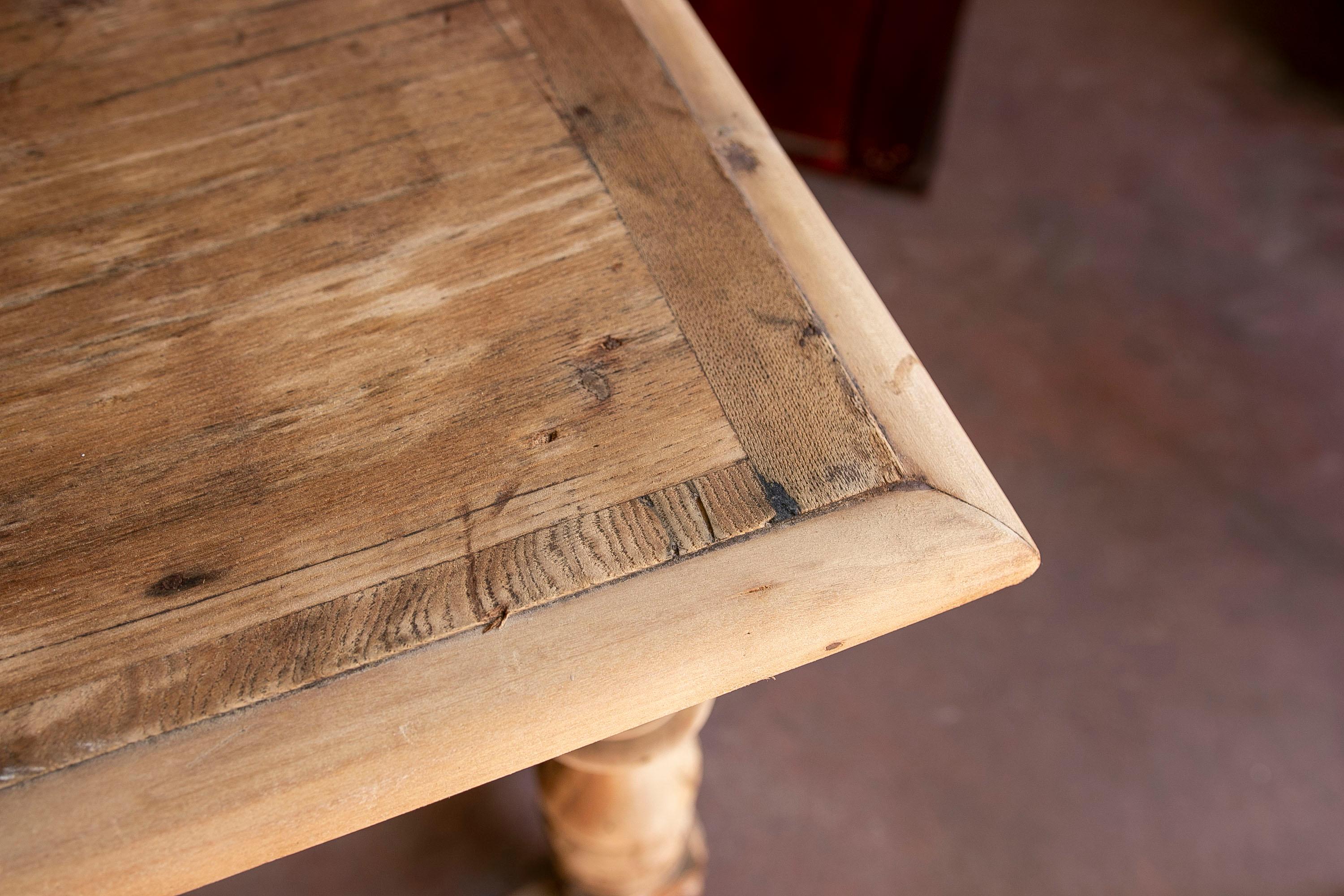 Spanischer Tisch aus dem 18. Jahrhundert in der Farbe des Originals  Holz mit Schublade im Angebot 16