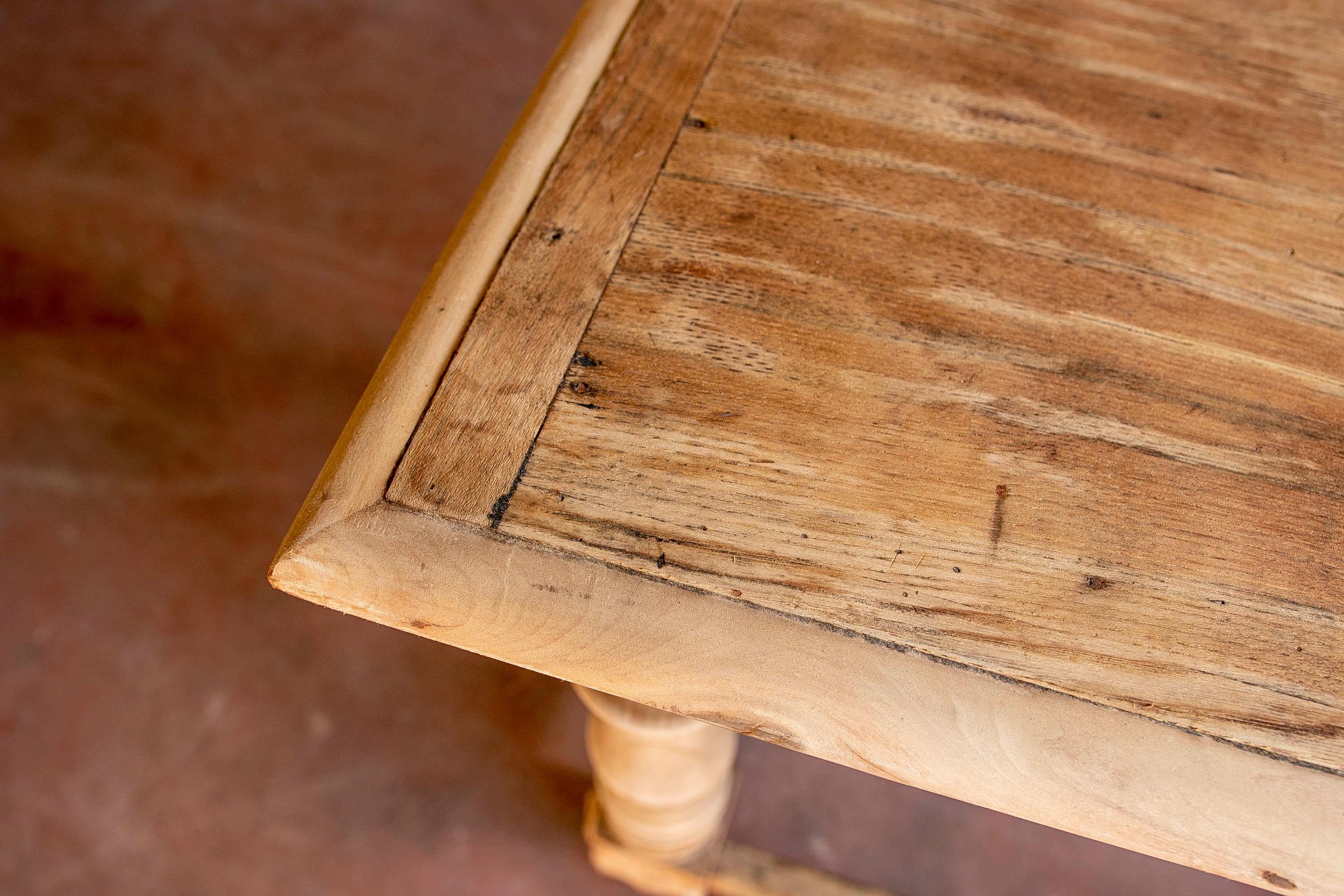 Spanischer Tisch aus dem 18. Jahrhundert in der Farbe des Originals  Holz mit Schublade im Angebot 17