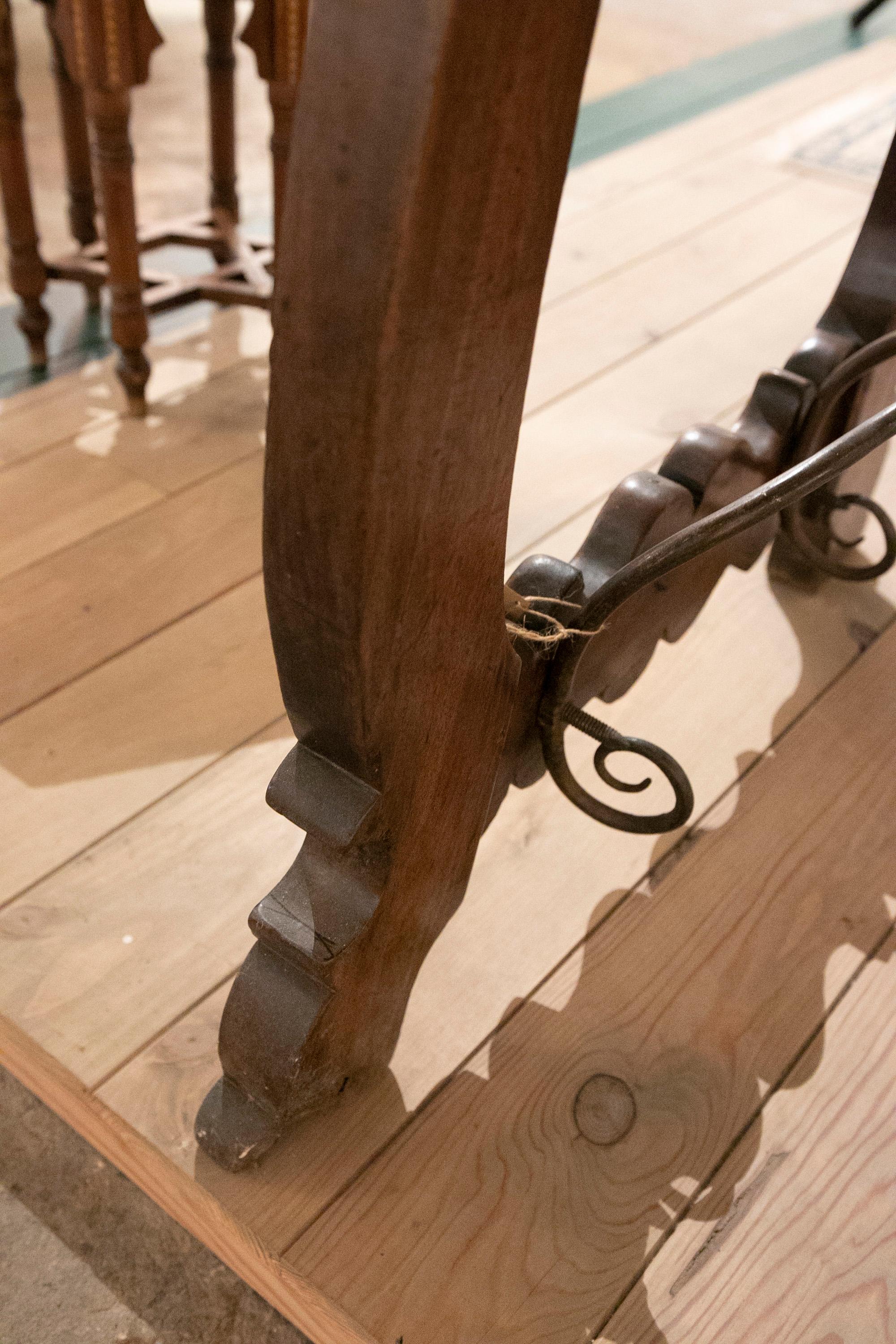 18th Century Spanish Table in Walnut with Lyre Legs Joined with Original Iron For Sale 4