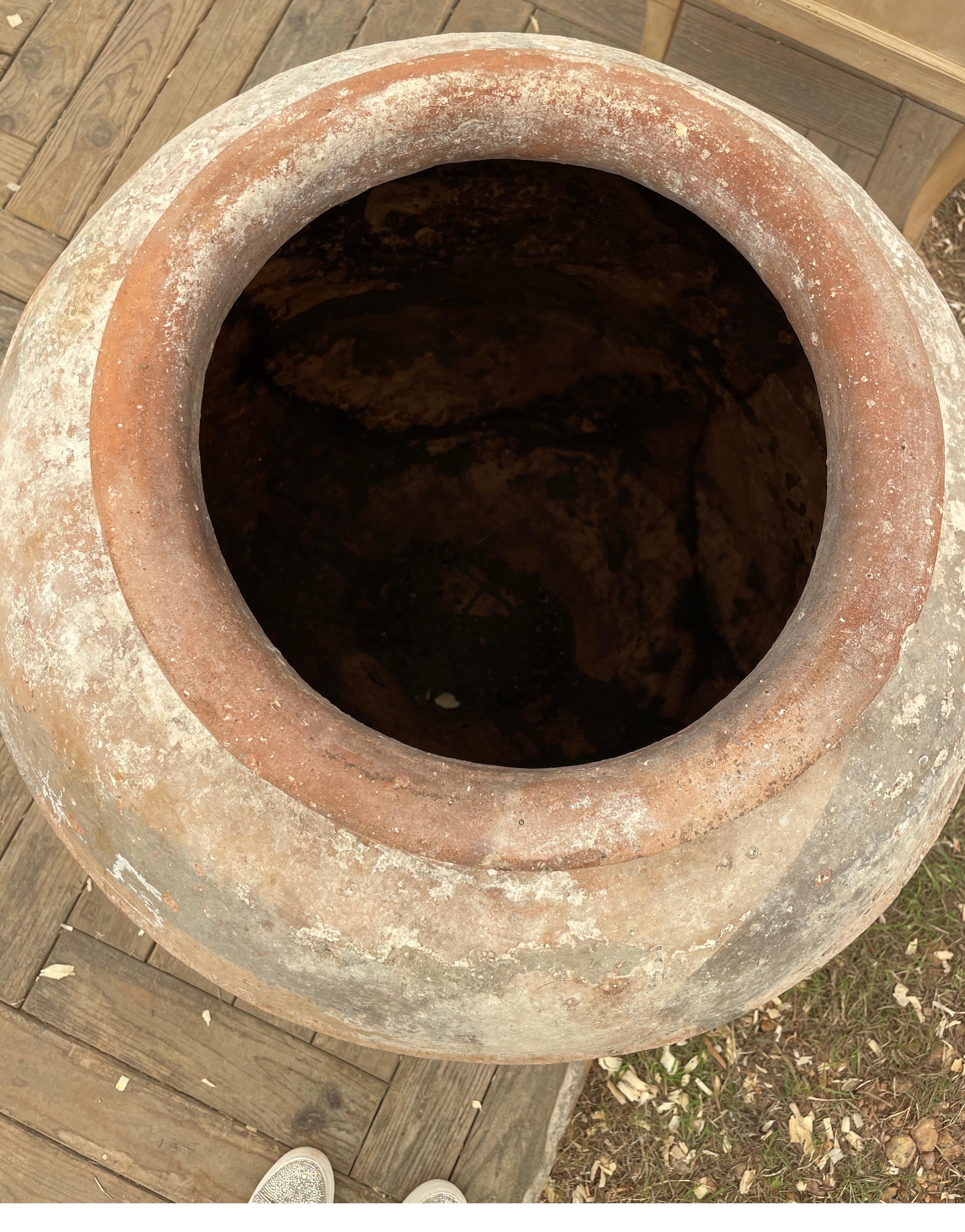 18th Century Spanish Terracotta with Black Design and White Plastering  In Good Condition In Houston, TX