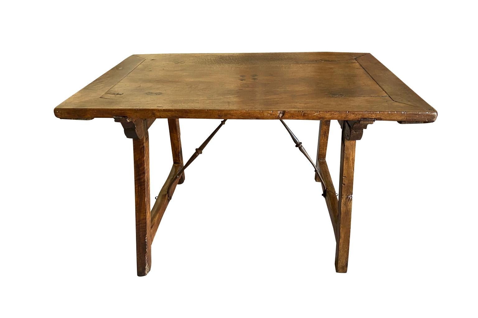 A wonderful 18th century traveling table - Desk from the Catalan region of Spain. Beautifully constructed from stunning walnut. Fabulous patina. Perfect as a writing table or side table.