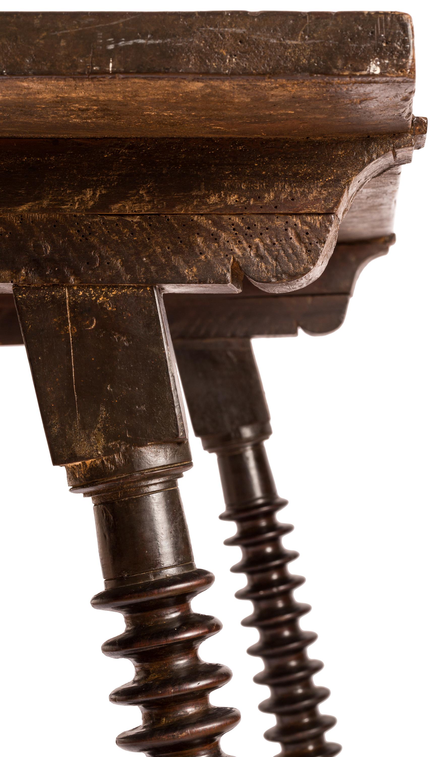 Espagnol A.I.C., table à écrire de style tréteau espagnol, pieds tournés et fer forgé en vente