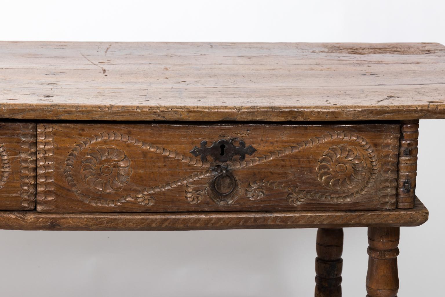 18th Century Spanish Two-Drawer Walnut Table For Sale 5