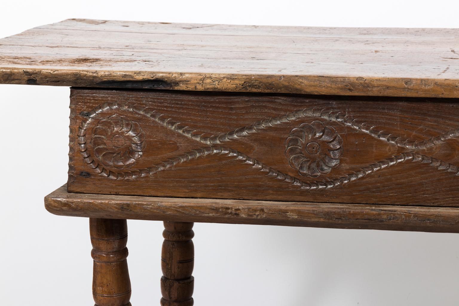 18th Century Spanish Two-Drawer Walnut Table For Sale 1