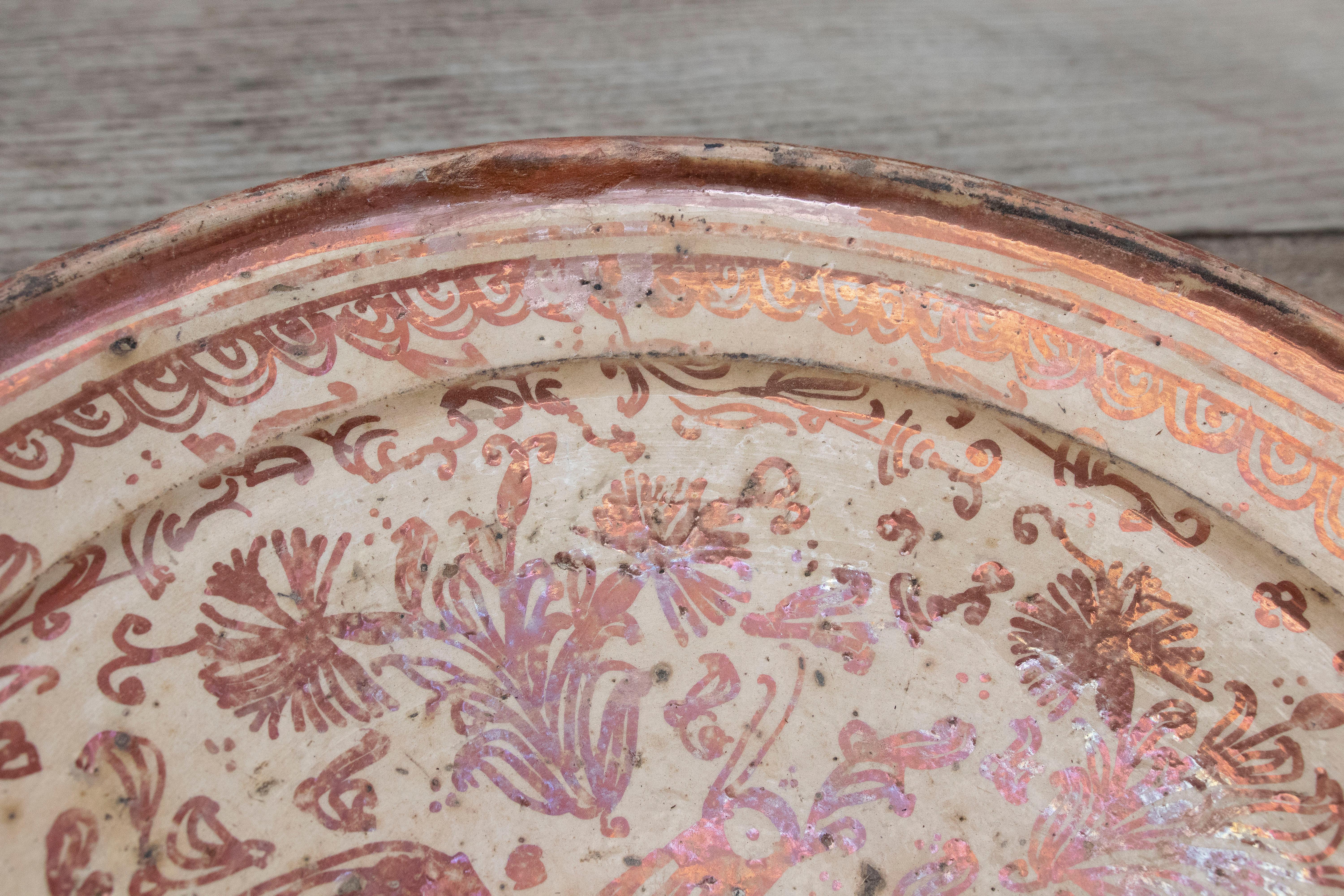 18th Century Spanish Valencian Manises Lusterware Ceramic Plate In Good Condition For Sale In Marbella, ES