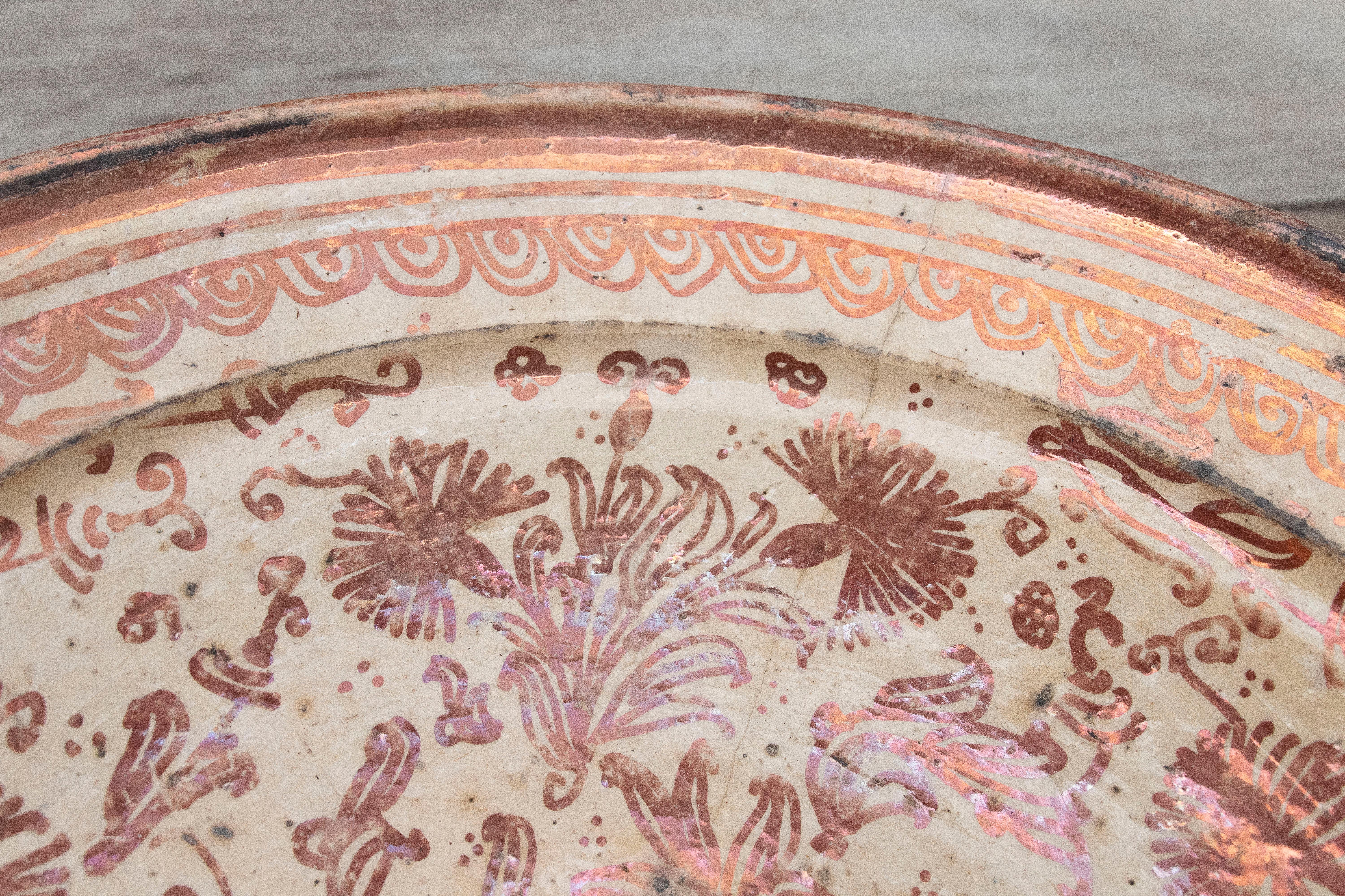Spanischer Valencianischer Kaminsims-Keramikteller aus dem 18. Jahrhundert im Angebot 1
