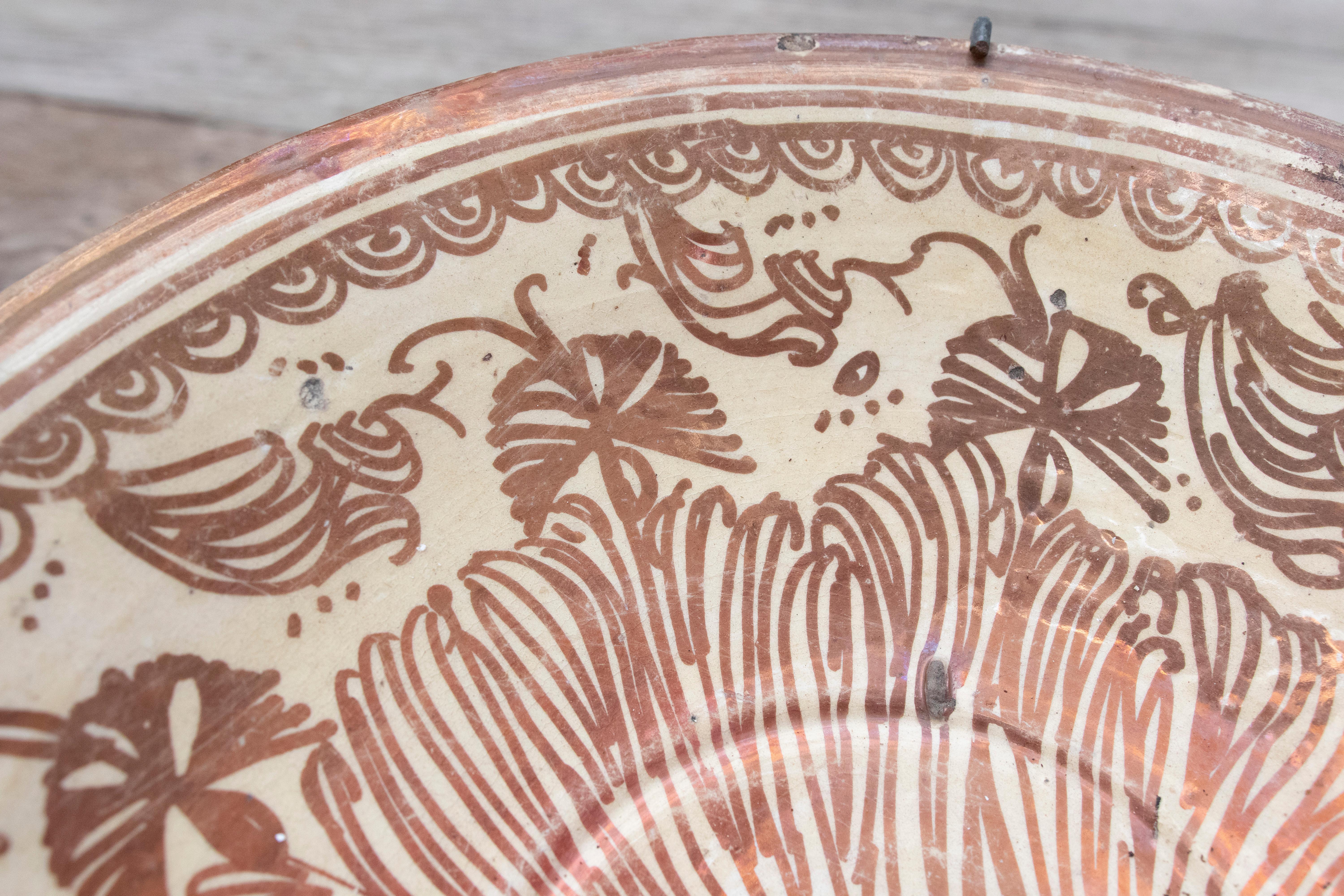 Spanischer Valencian Manises-Lüstergeschirr-Keramikteller aus dem 18. Jahrhundert im Angebot 3