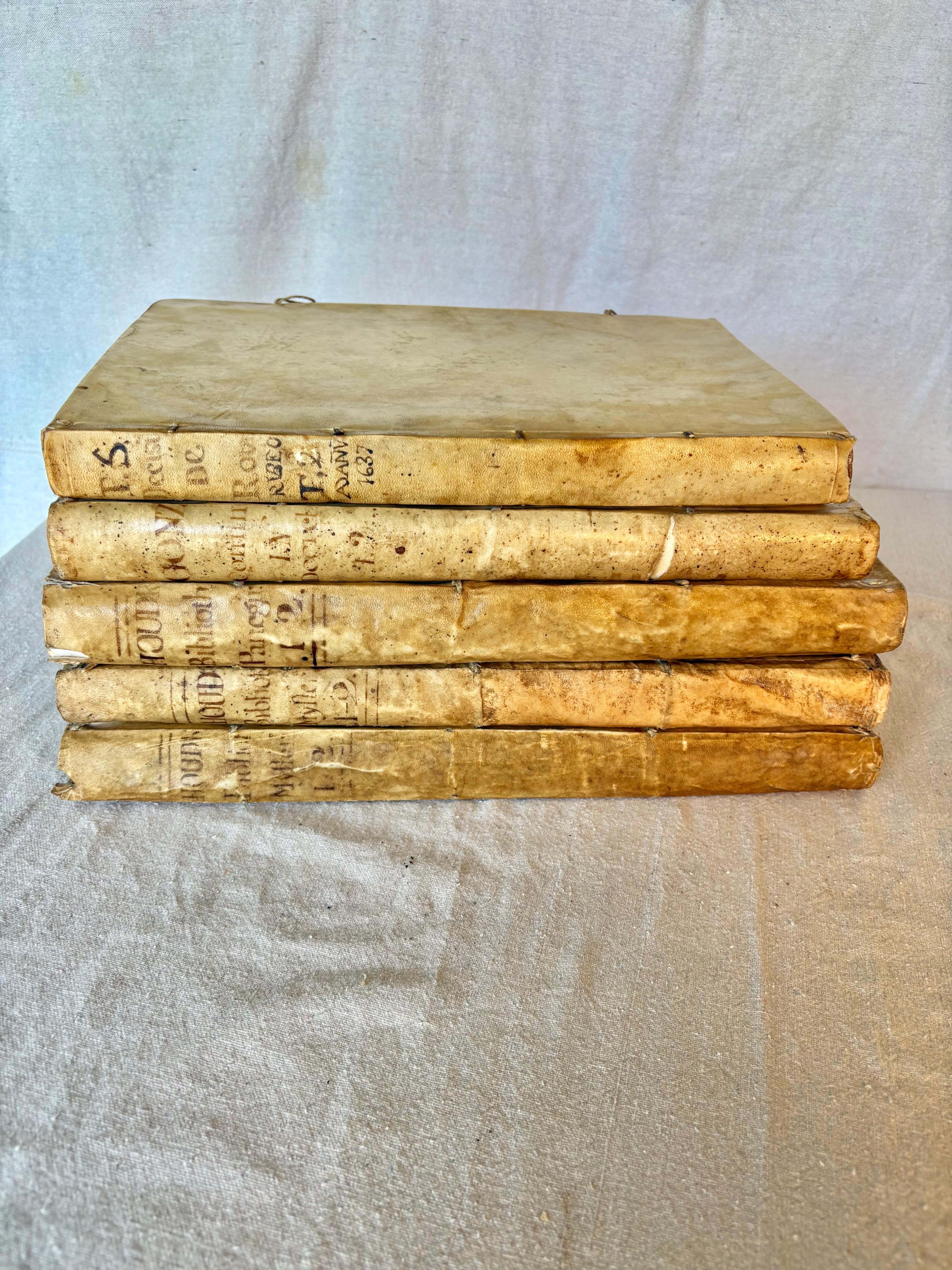 Livres en Vellum espagnols du 18ème siècle - Lot de cinq Bon état - En vente à Burton, TX