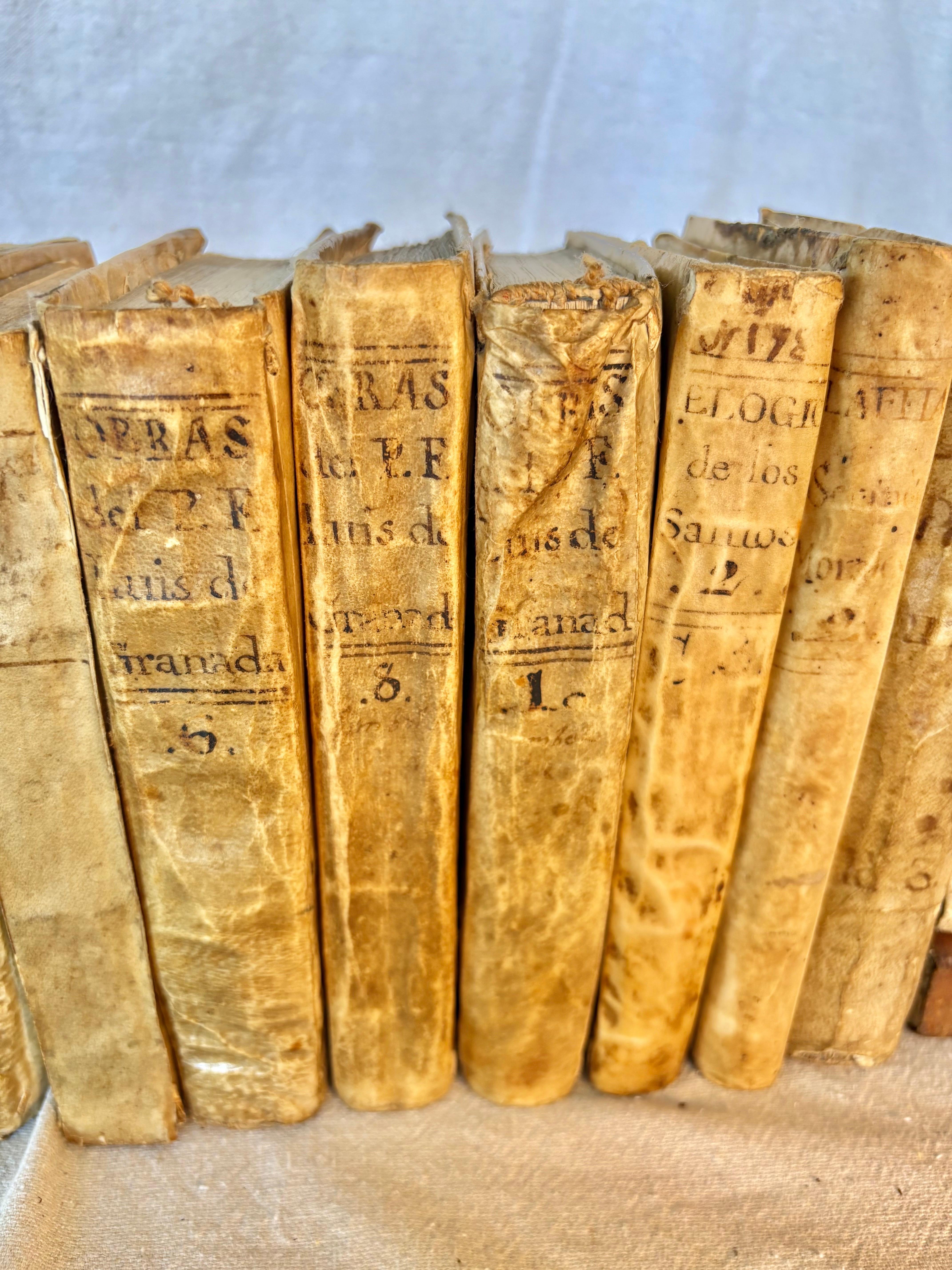 Espagnol Livres en Vellum espagnols du 18ème siècle - Lot de seize en vente