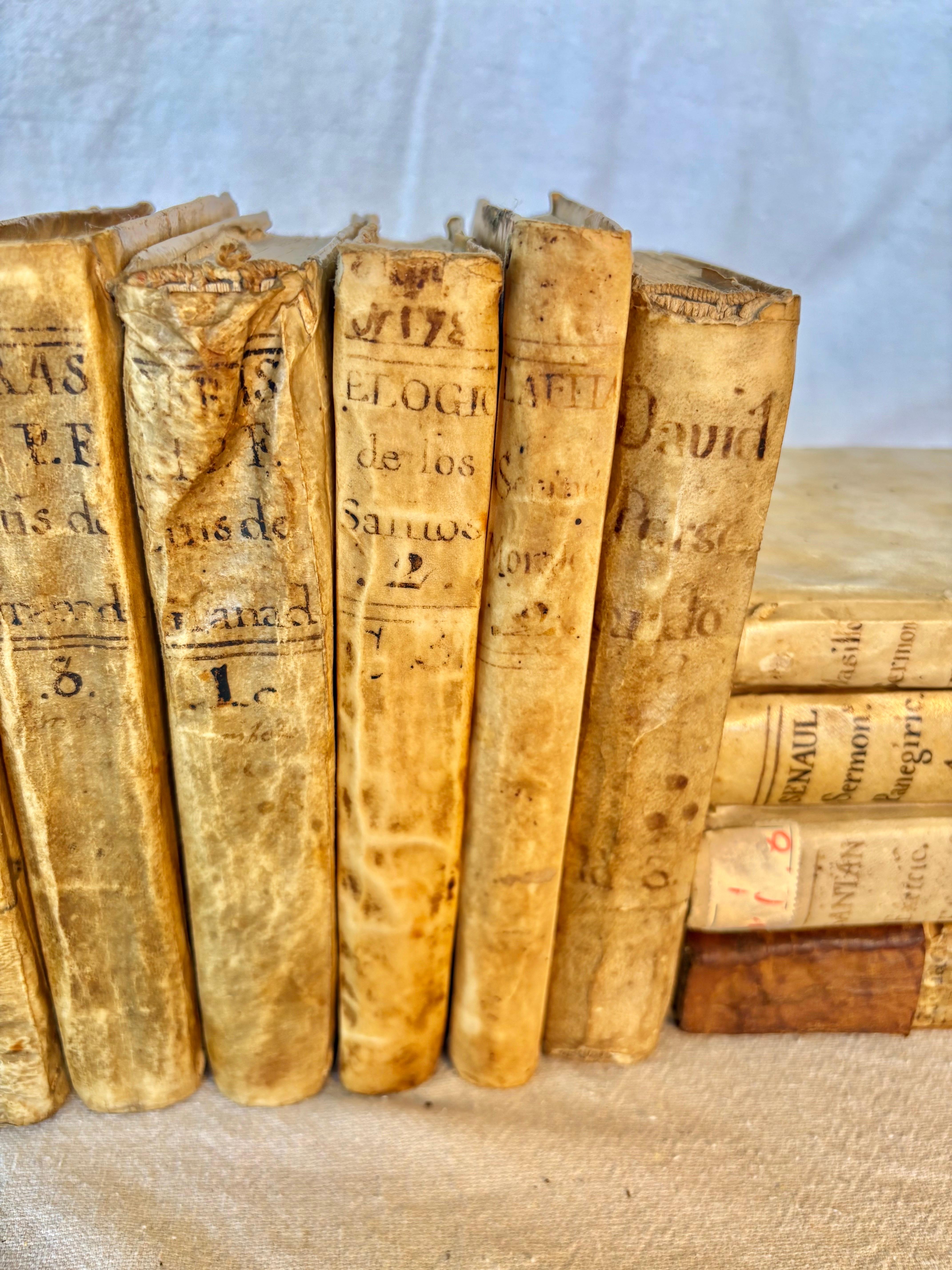 Peau d'animal Livres en Vellum espagnols du 18ème siècle - Lot de seize en vente