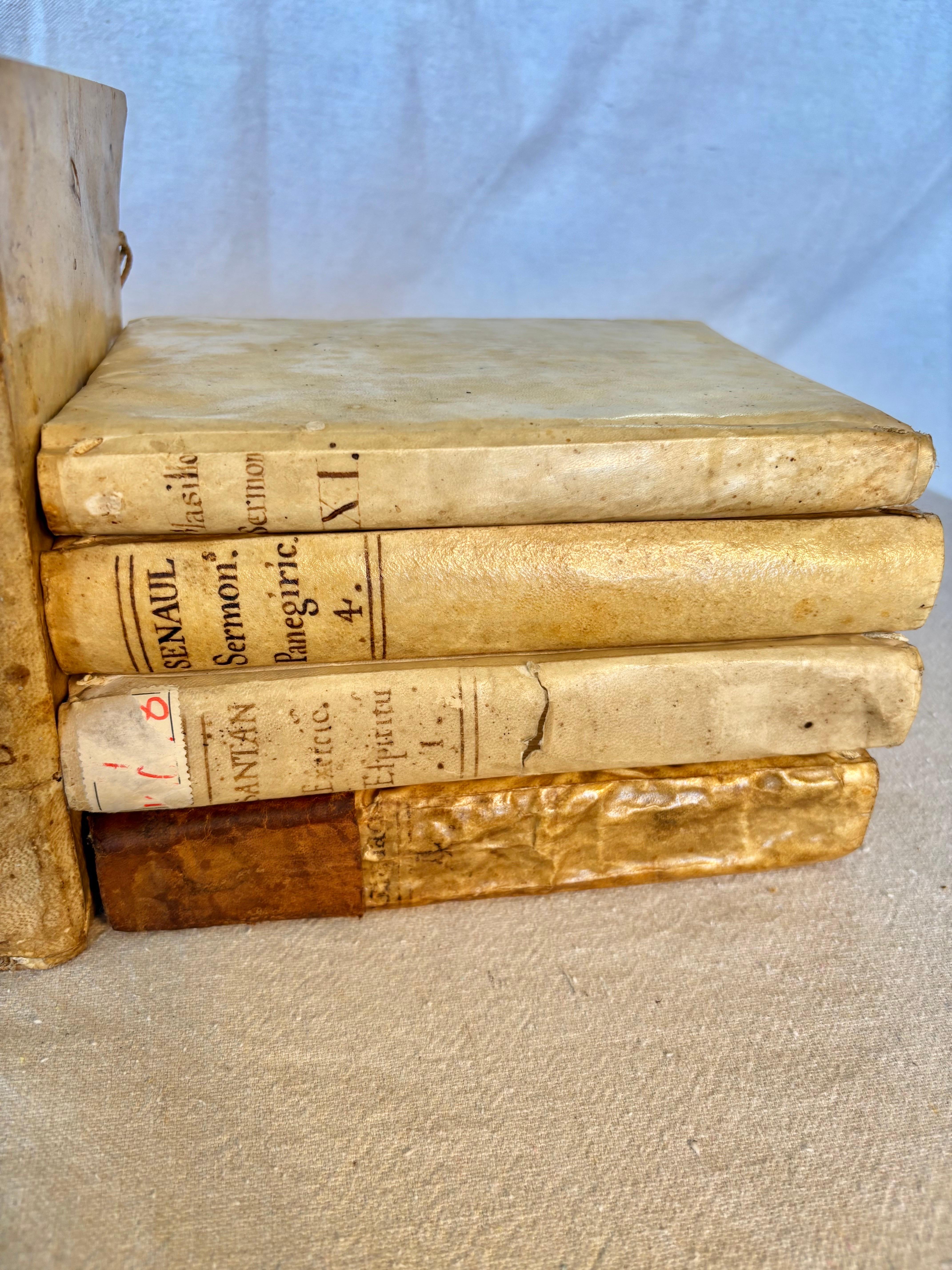 Livres en Vellum espagnols du 18ème siècle - Lot de seize en vente 1