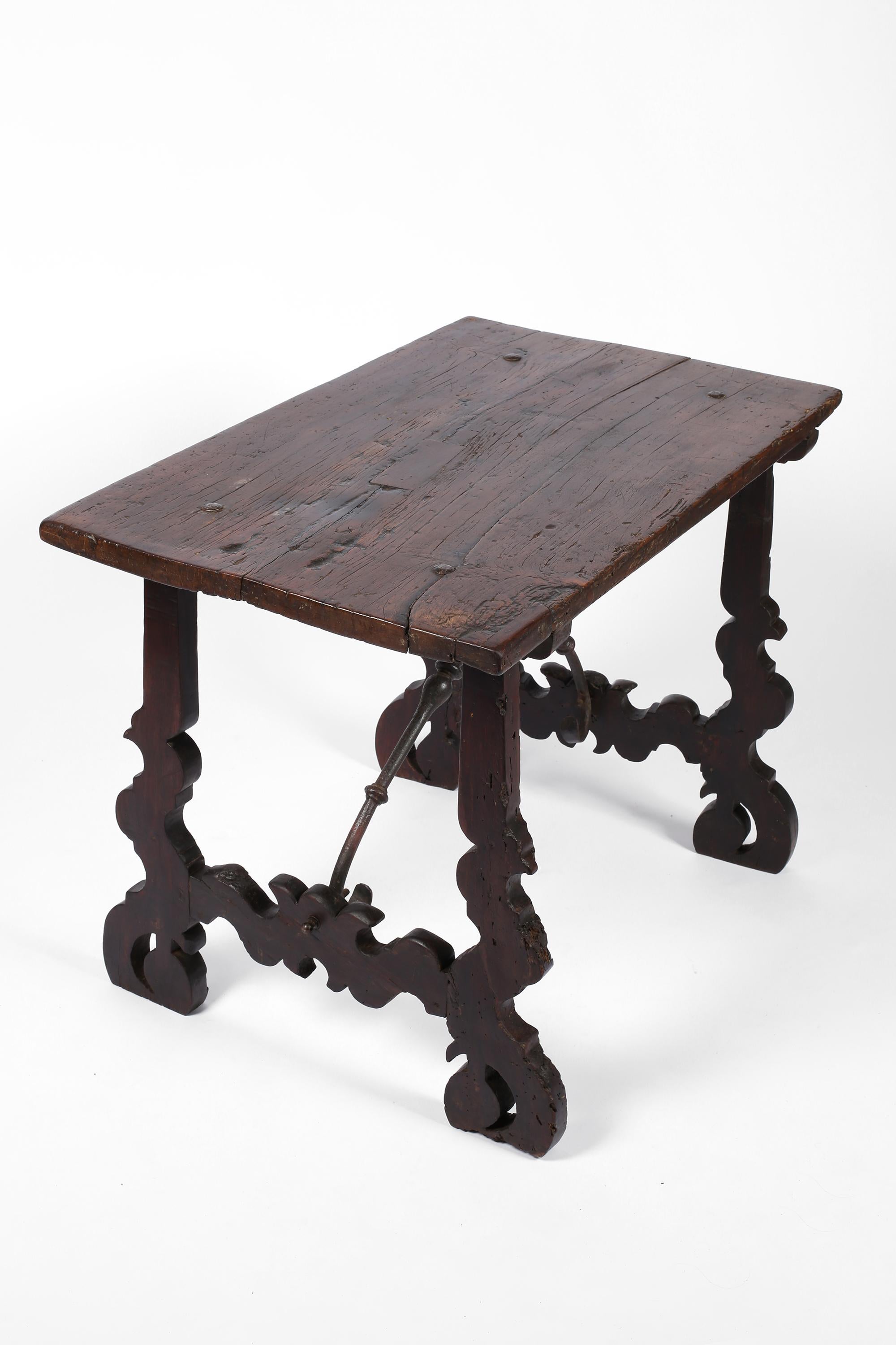 18th Century Spanish Walnut and Iron Side or Console Table c. 1750 For Sale 1