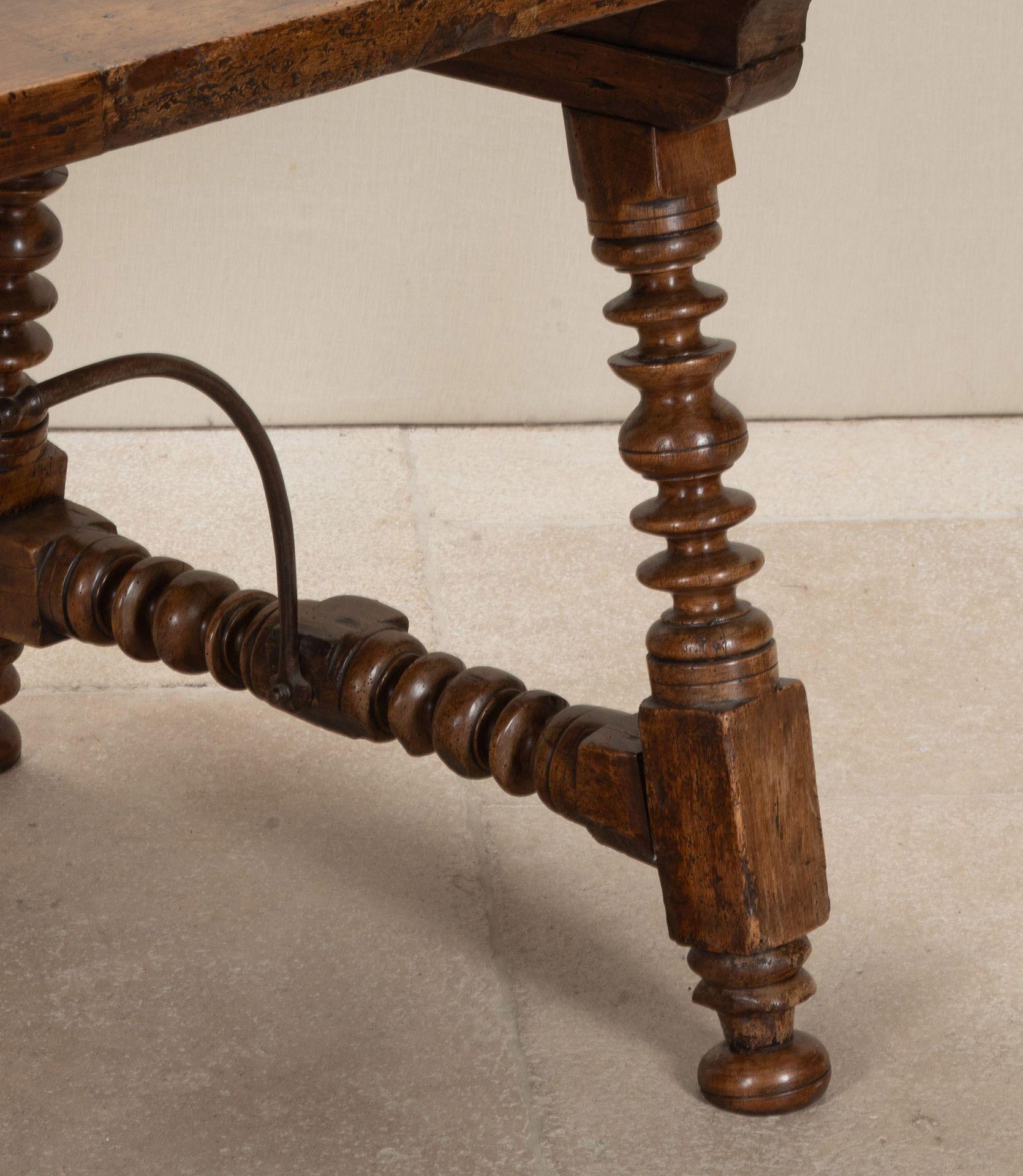 18th Century Spanish Walnut Centre Table For Sale 1