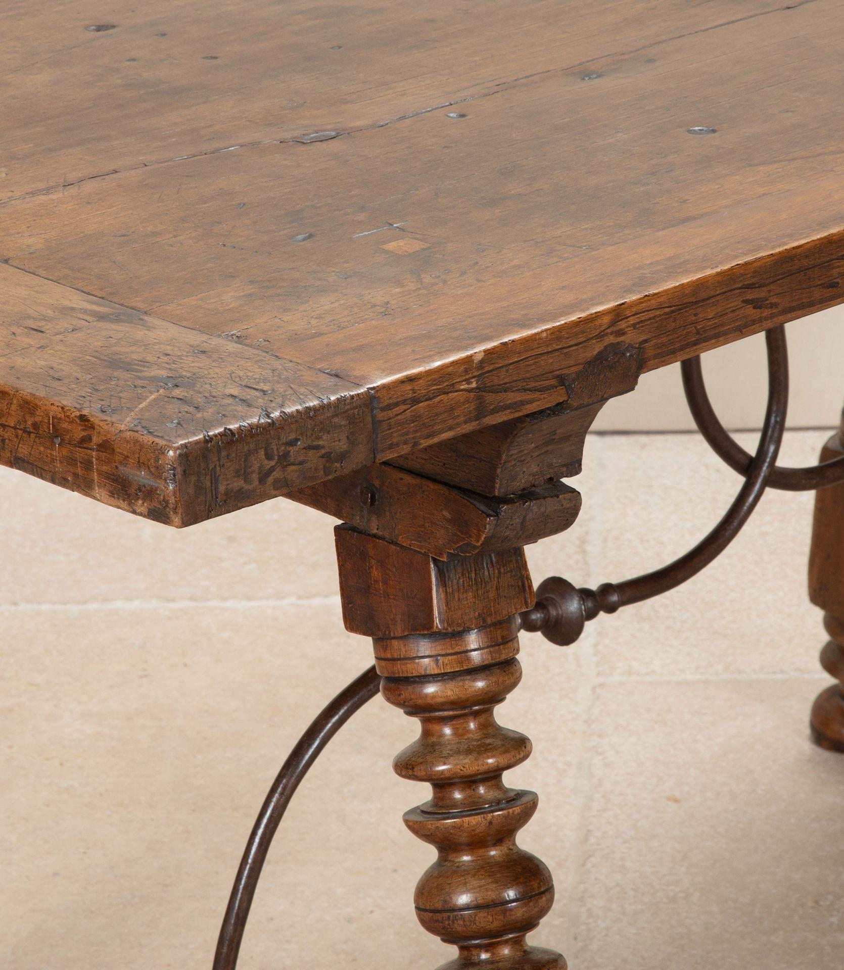 18th Century Spanish Walnut Centre Table For Sale 3